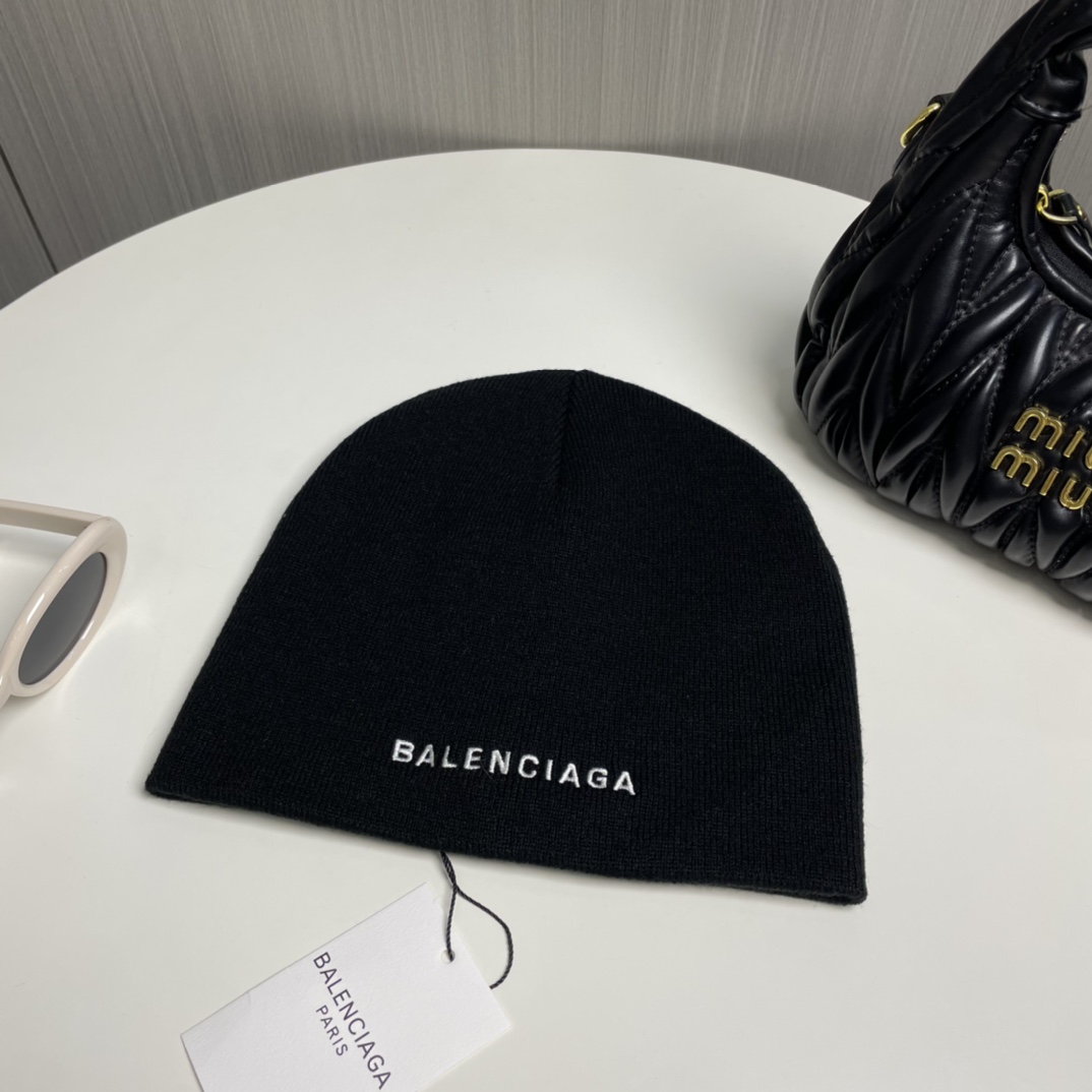 Balenciag Beanie  - DopestKickz