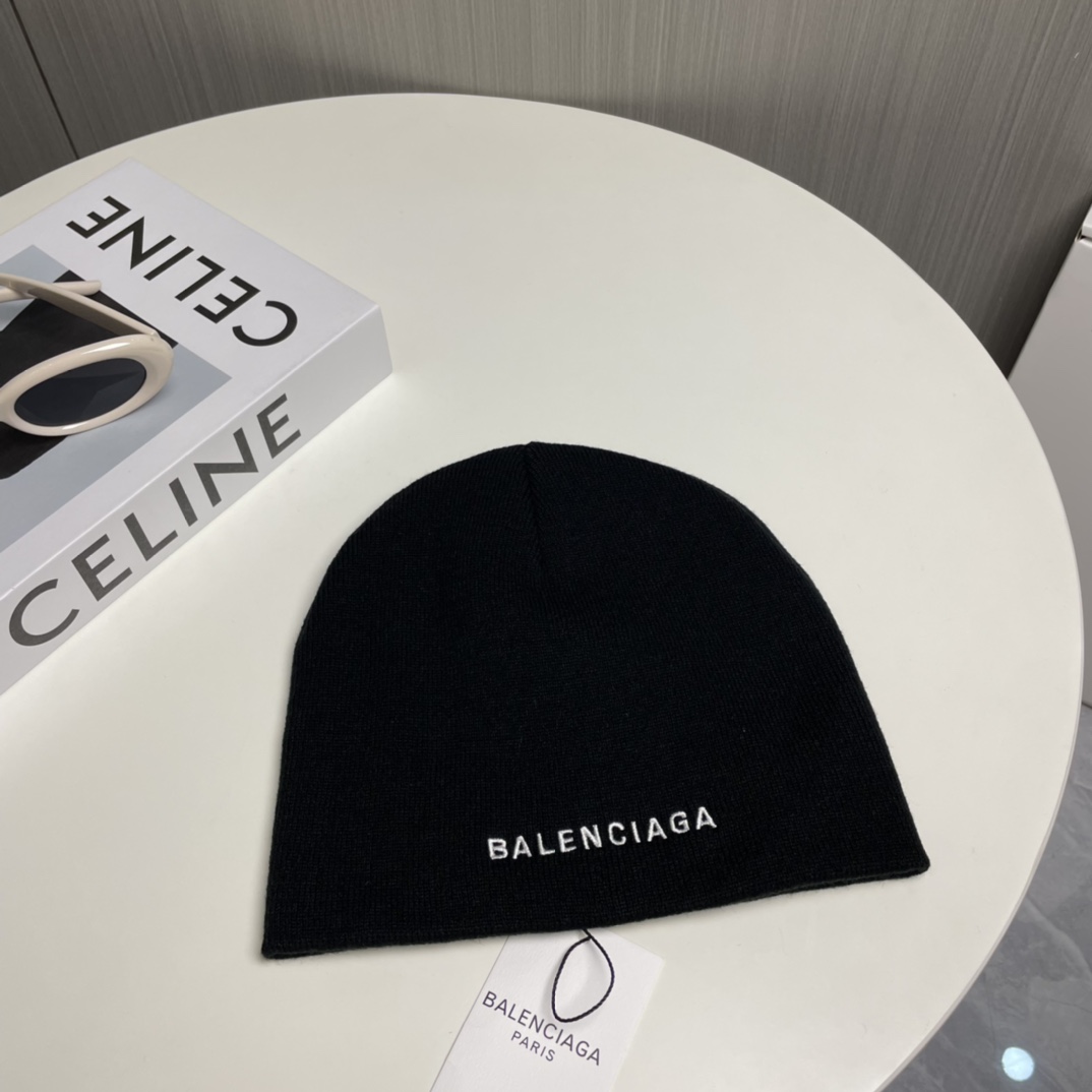 Balenciag Beanie  - DopestKickz