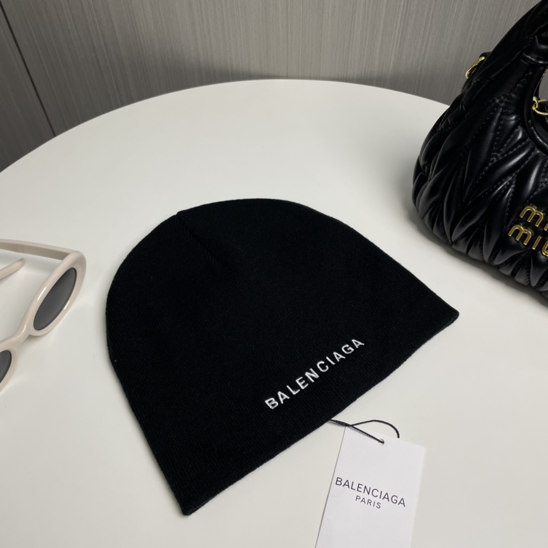 Balenciag Beanie  - DopestKickz