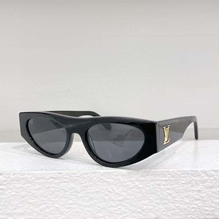 Louis Vuitton Sunglasses   - DopestKickz