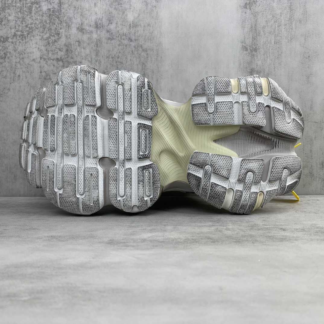 Balenciaga Cargo Sneaker - DopestKickz