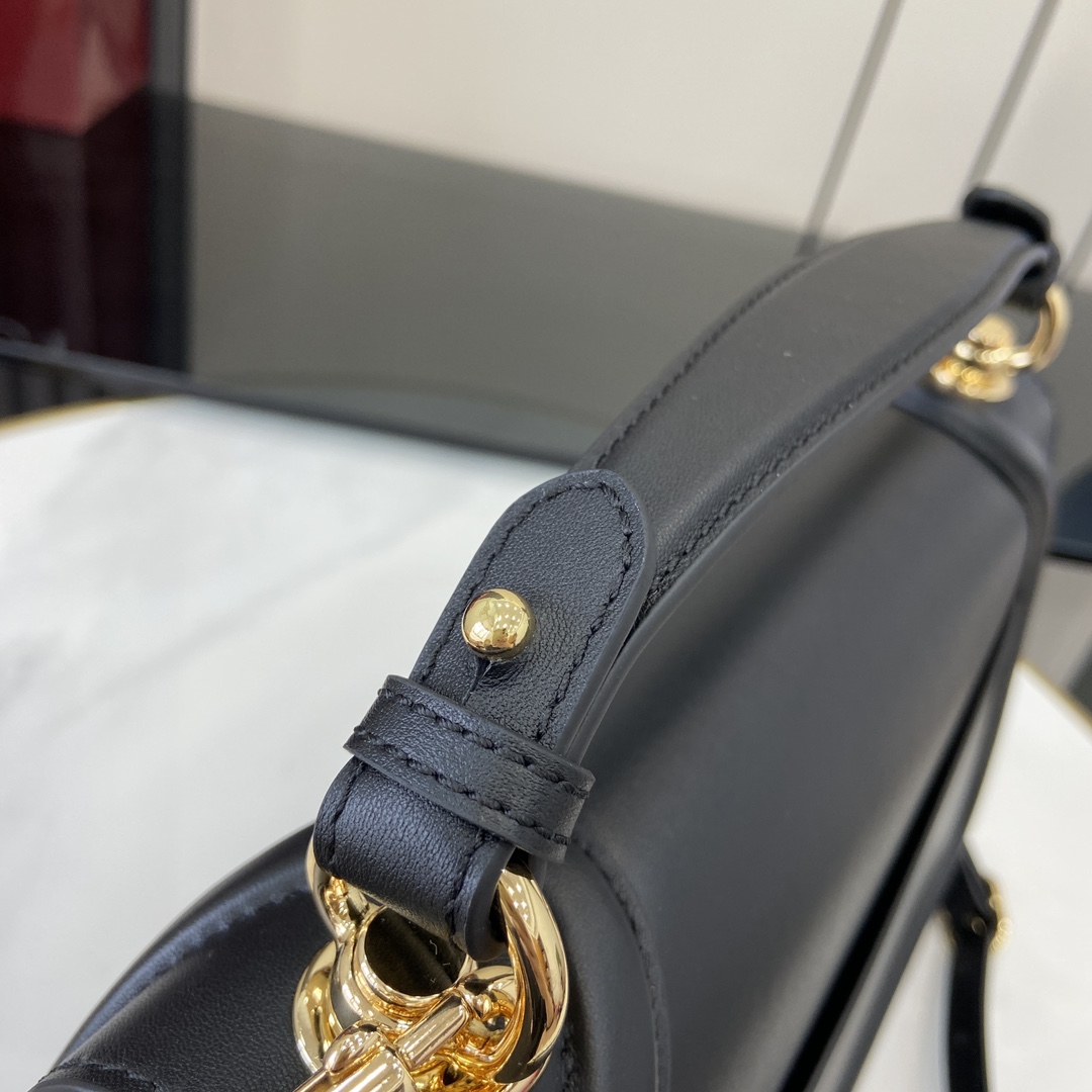 Gucci Blondie Medium Top Handle Bag - DopestKickz
