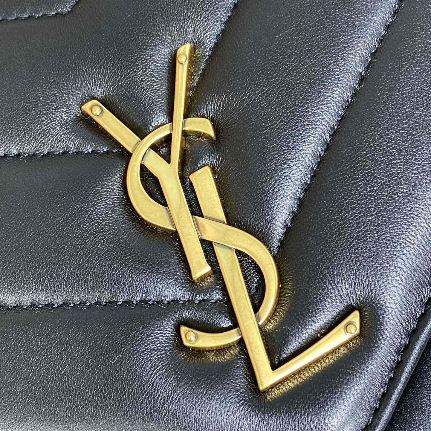 Saint Laurent Loulou Medium In Matelasse Lambskin - DopestKickz