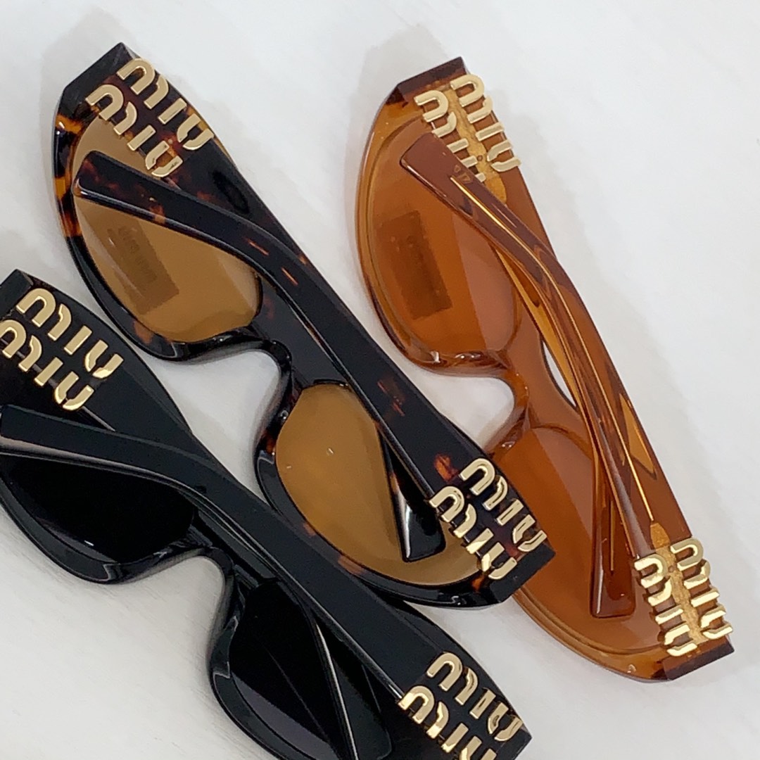 Miu Miu Miu Glimpse Sunglasses - DopestKickz