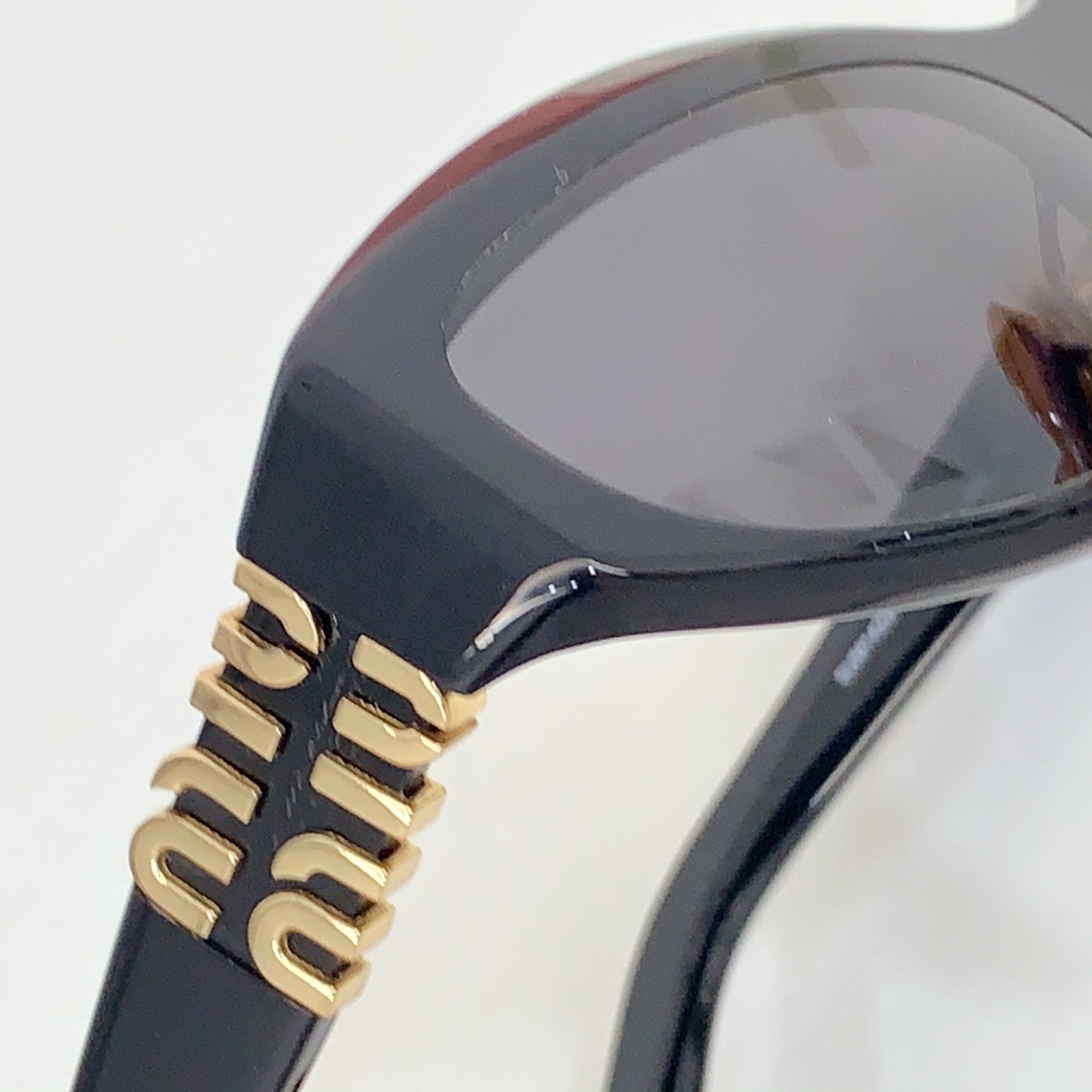 Miu Miu Miu Glimpse Sunglasses - DopestKickz