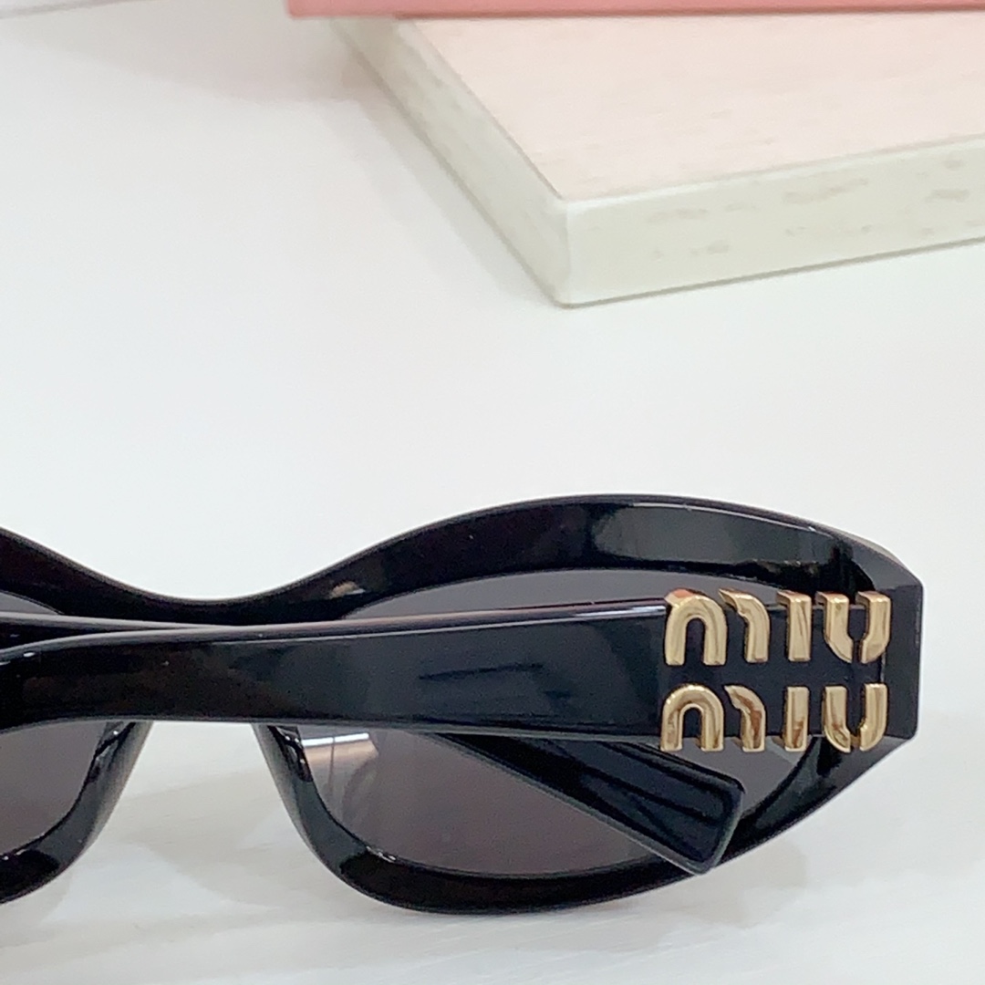 Miu Miu Miu Glimpse Sunglasses - DopestKickz