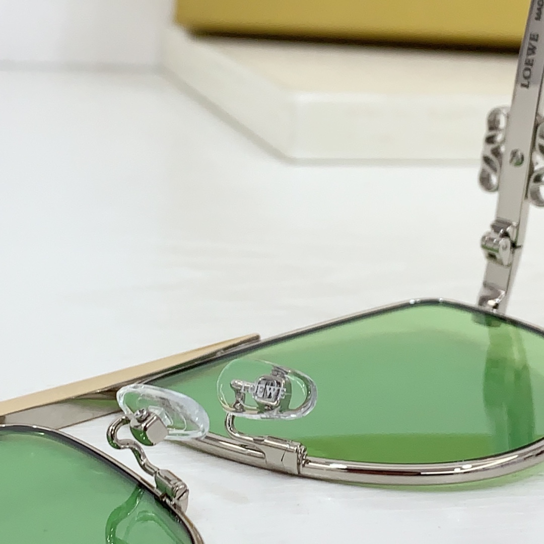 Loewe LW40116U Sunglasses  - DopestKickz