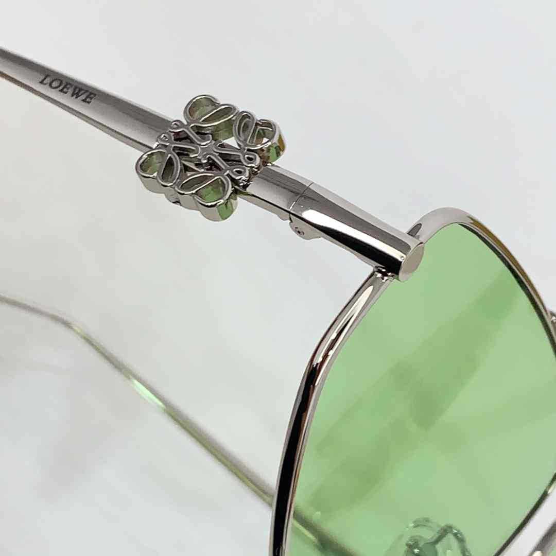 Loewe LW40116U Sunglasses  - DopestKickz