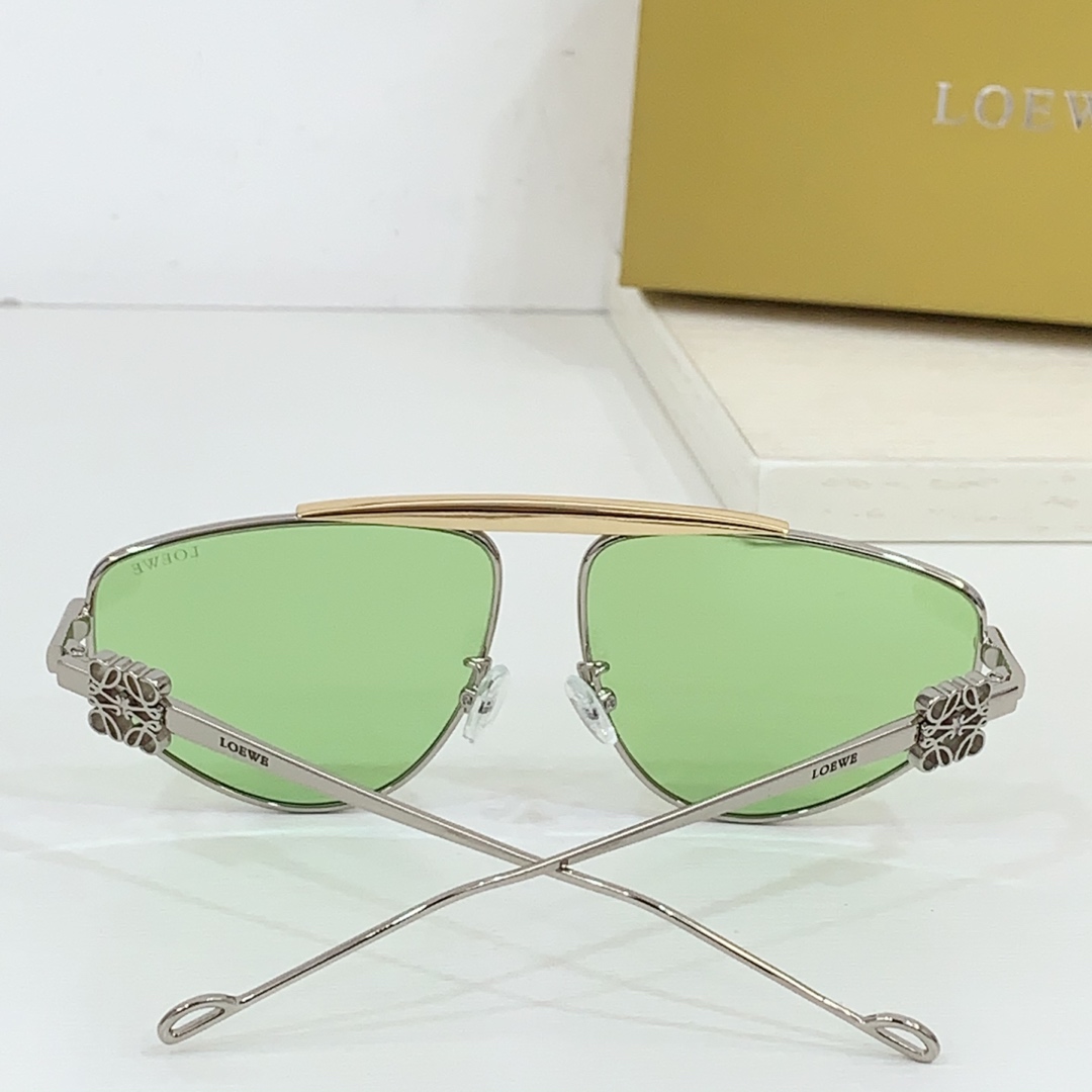 Loewe LW40116U Sunglasses  - DopestKickz