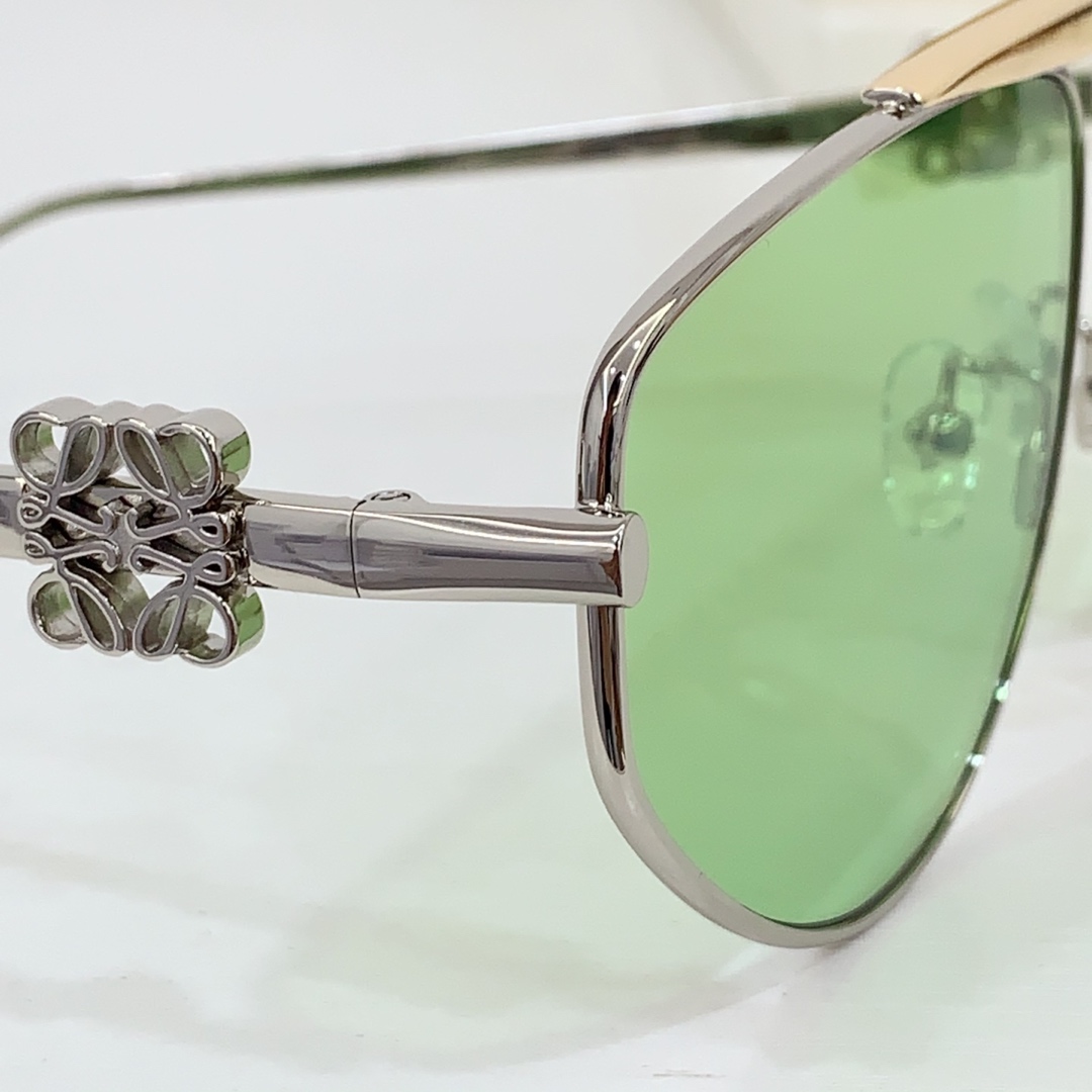 Loewe LW40116U Sunglasses  - DopestKickz