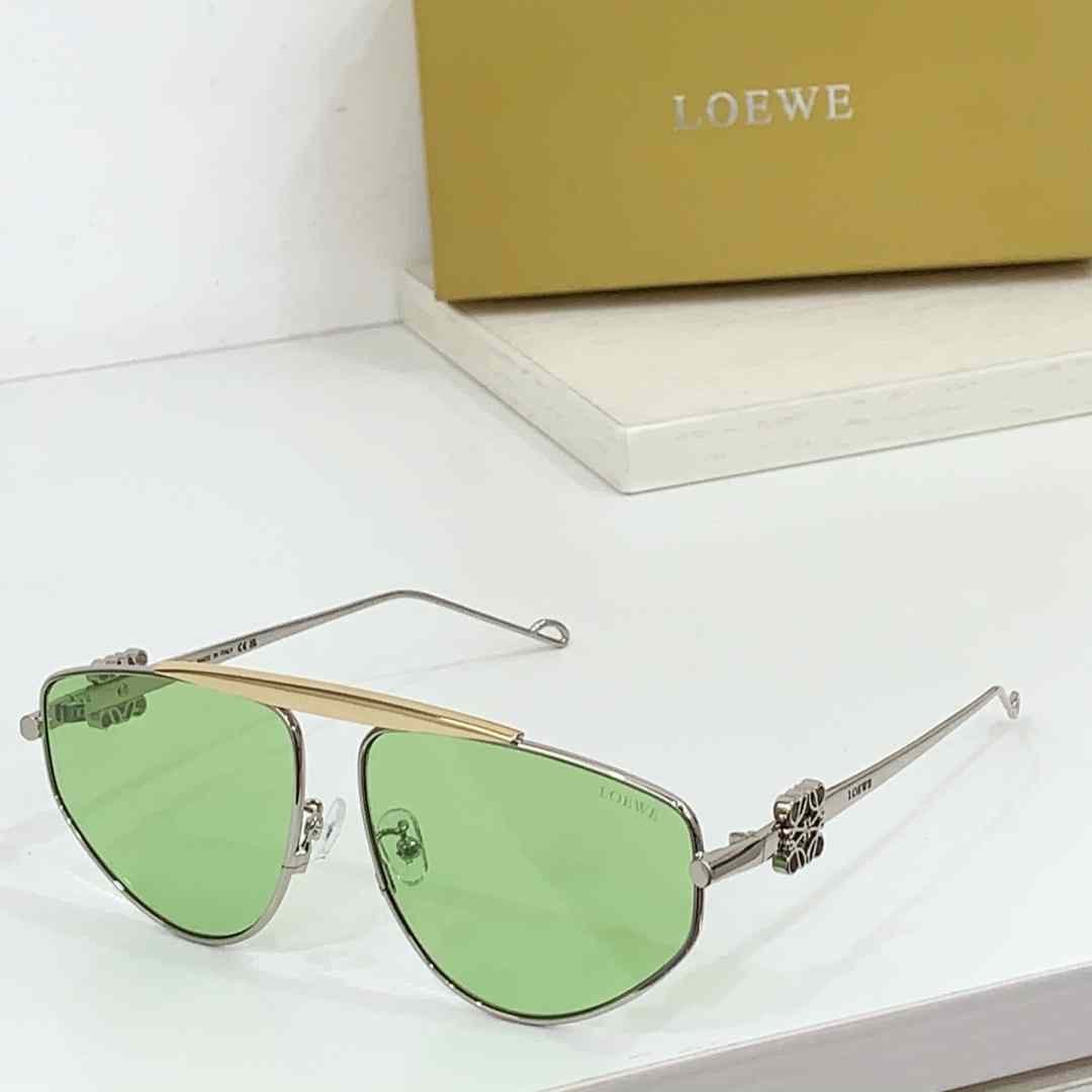 Loewe LW40116U Sunglasses  - DopestKickz