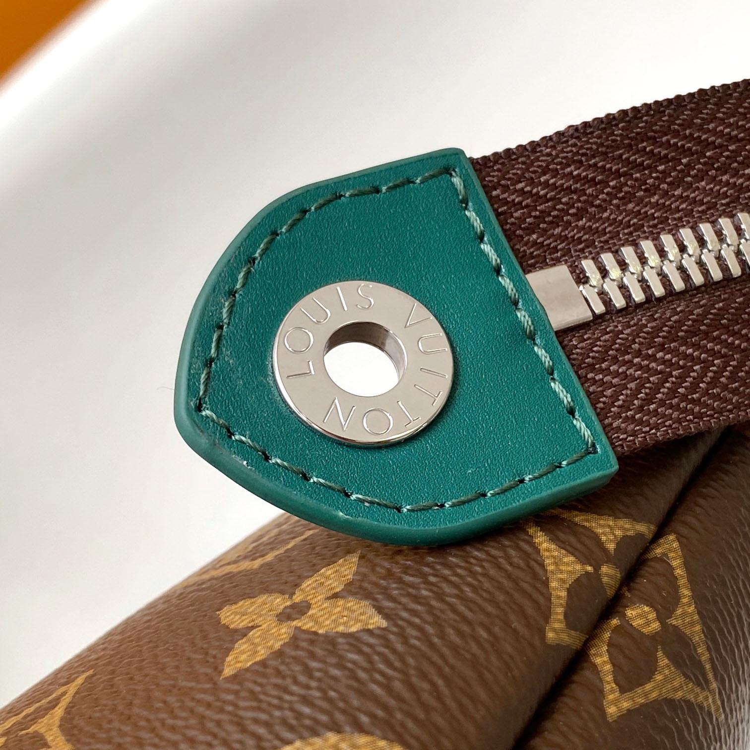 Louis Vuitton Pochette Voyage Souple    M13199 - DopestKickz