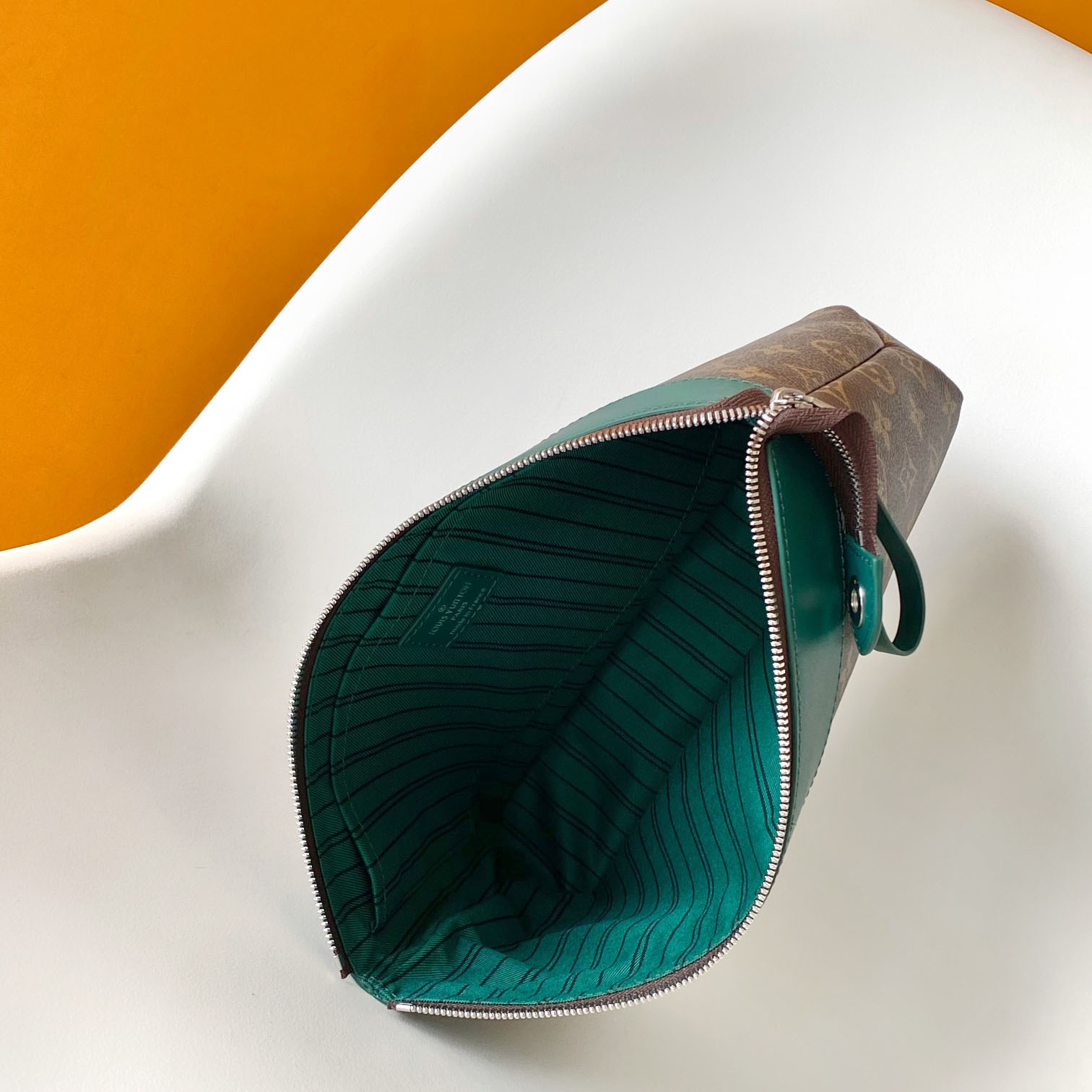 Louis Vuitton Pochette Voyage Souple    M13199 - DopestKickz