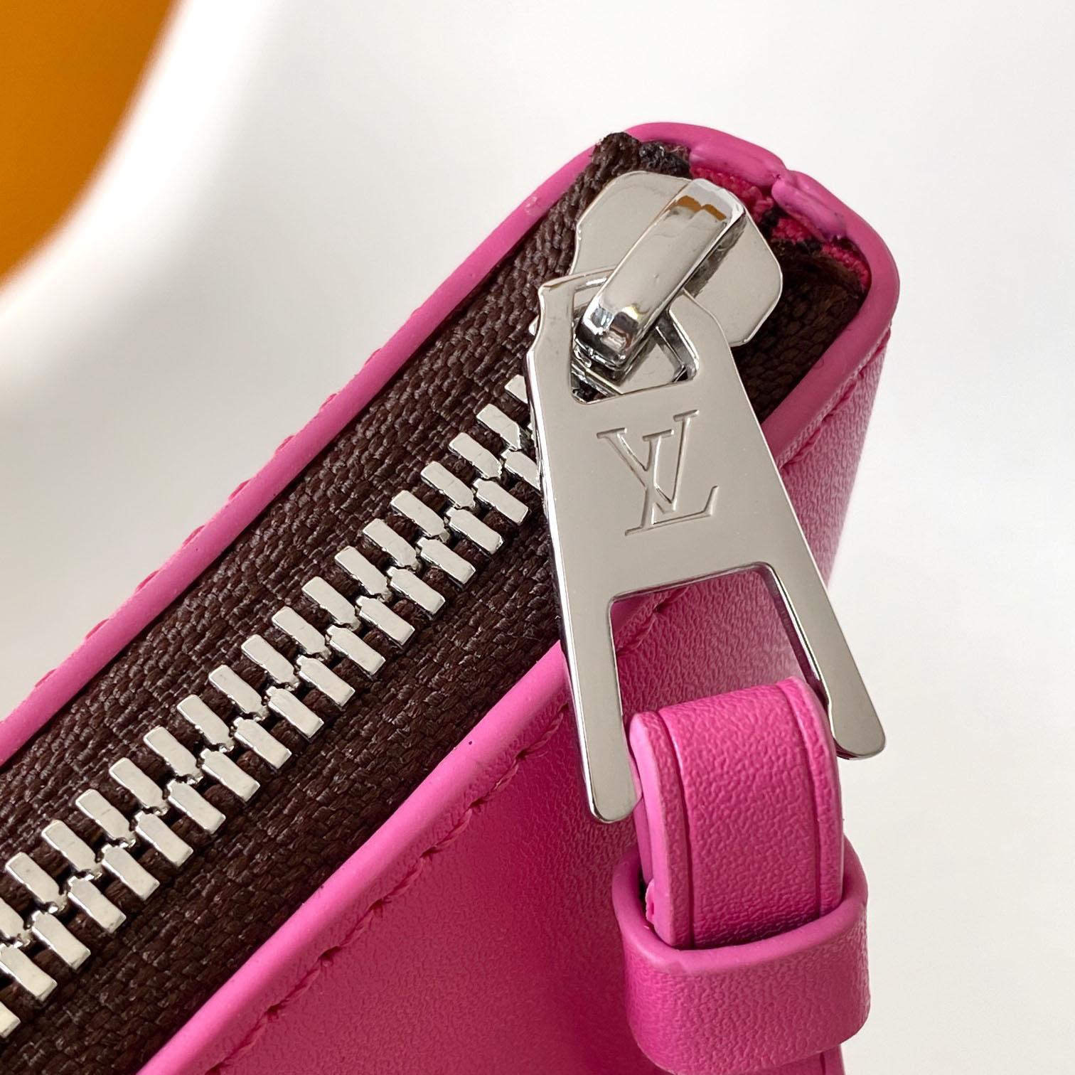 Louis Vuitton Pochette Voyage Souple    M13356 - DopestKickz