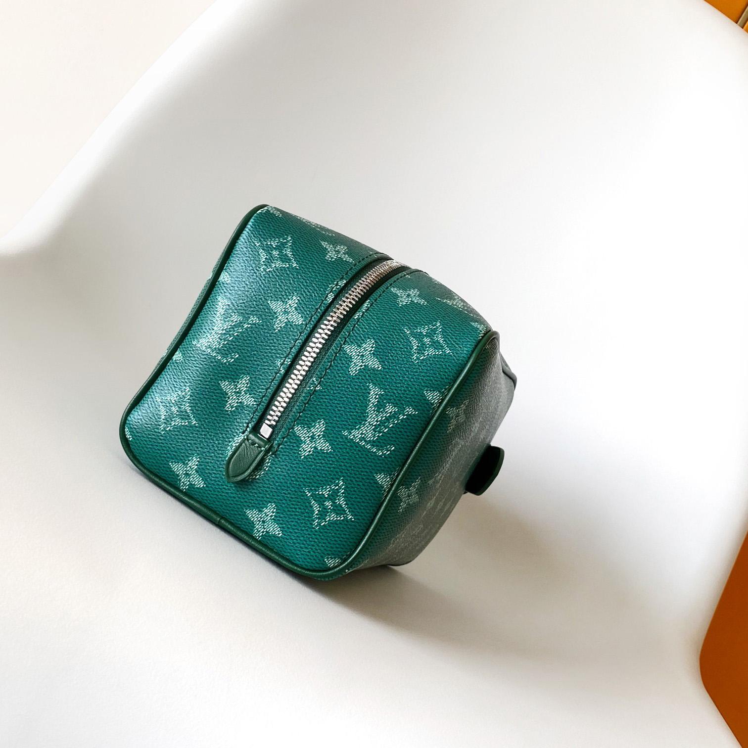 Louis Vuitton Locker Dopp Kit    M12688 - DopestKickz