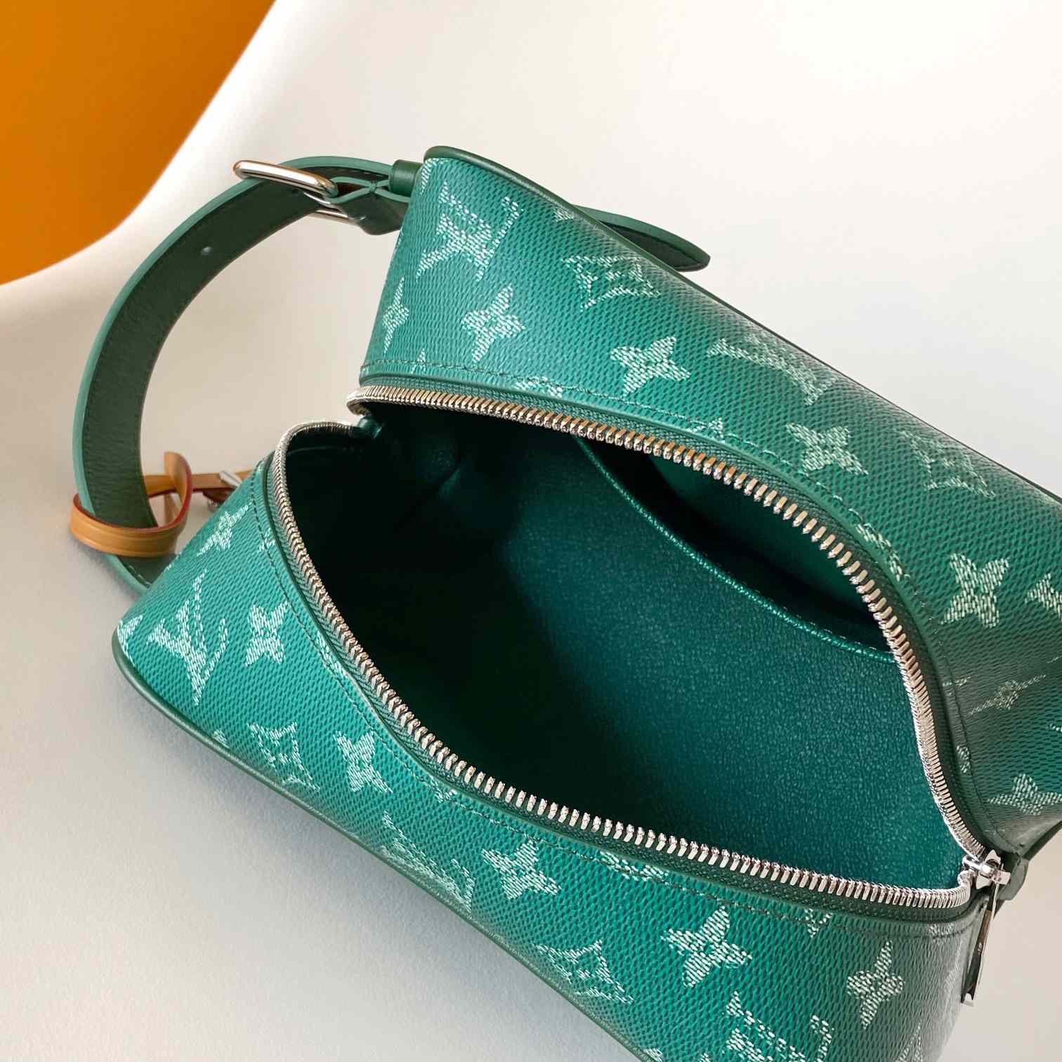 Louis Vuitton Locker Dopp Kit    M12688 - DopestKickz