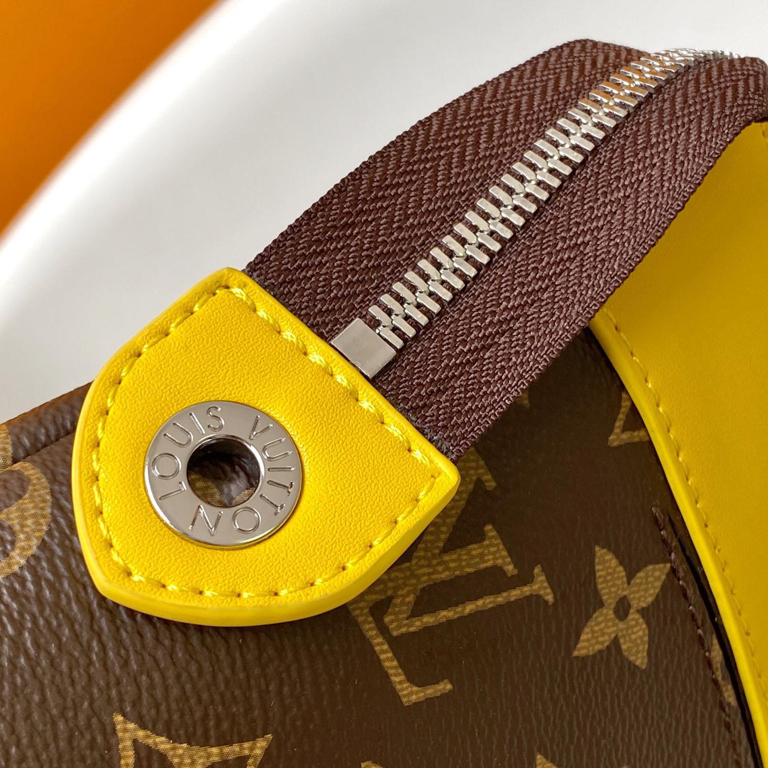 Louis Vuitton Pochette Voyage Souple    M13198 - DopestKickz