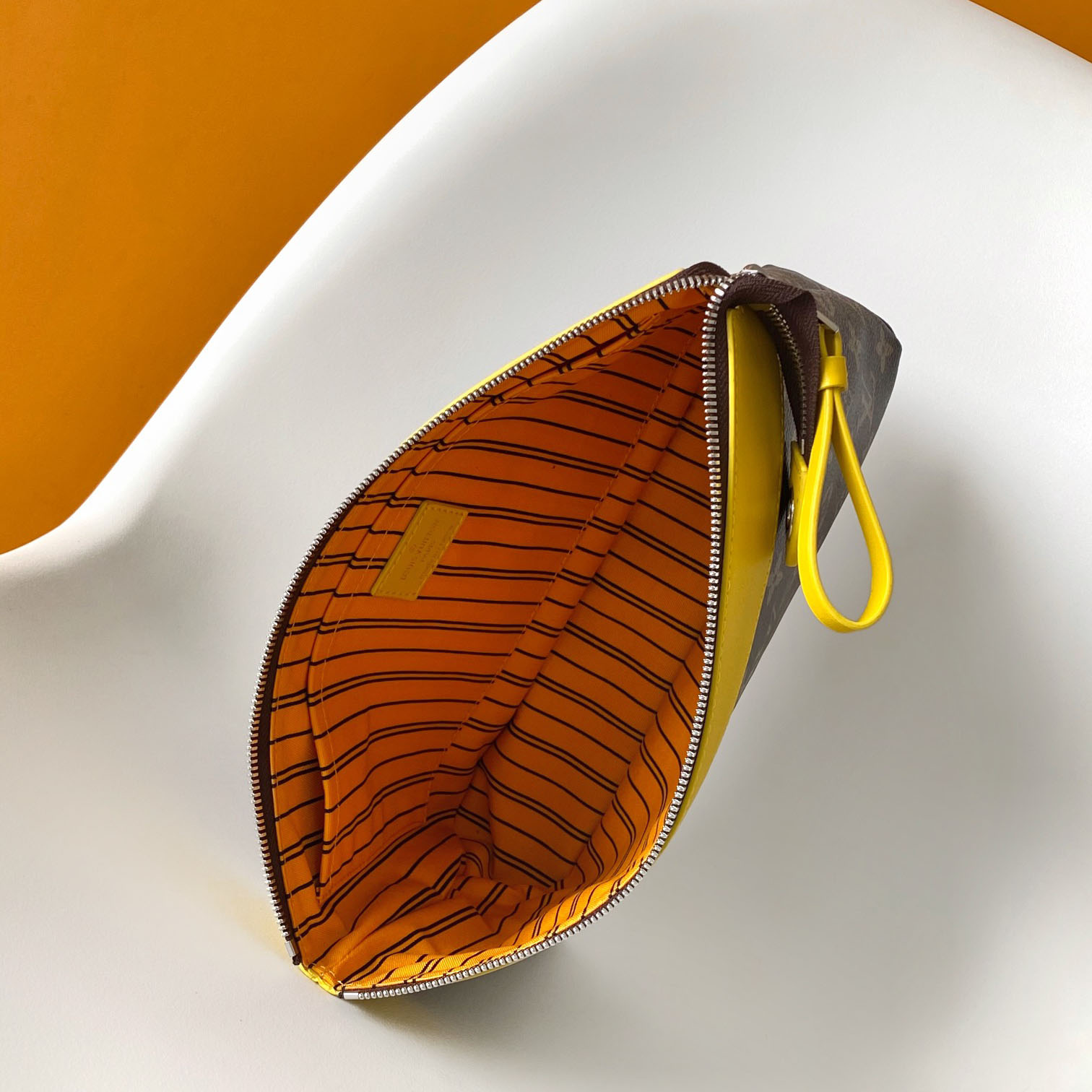 Louis Vuitton Pochette Voyage Souple    M13198 - DopestKickz