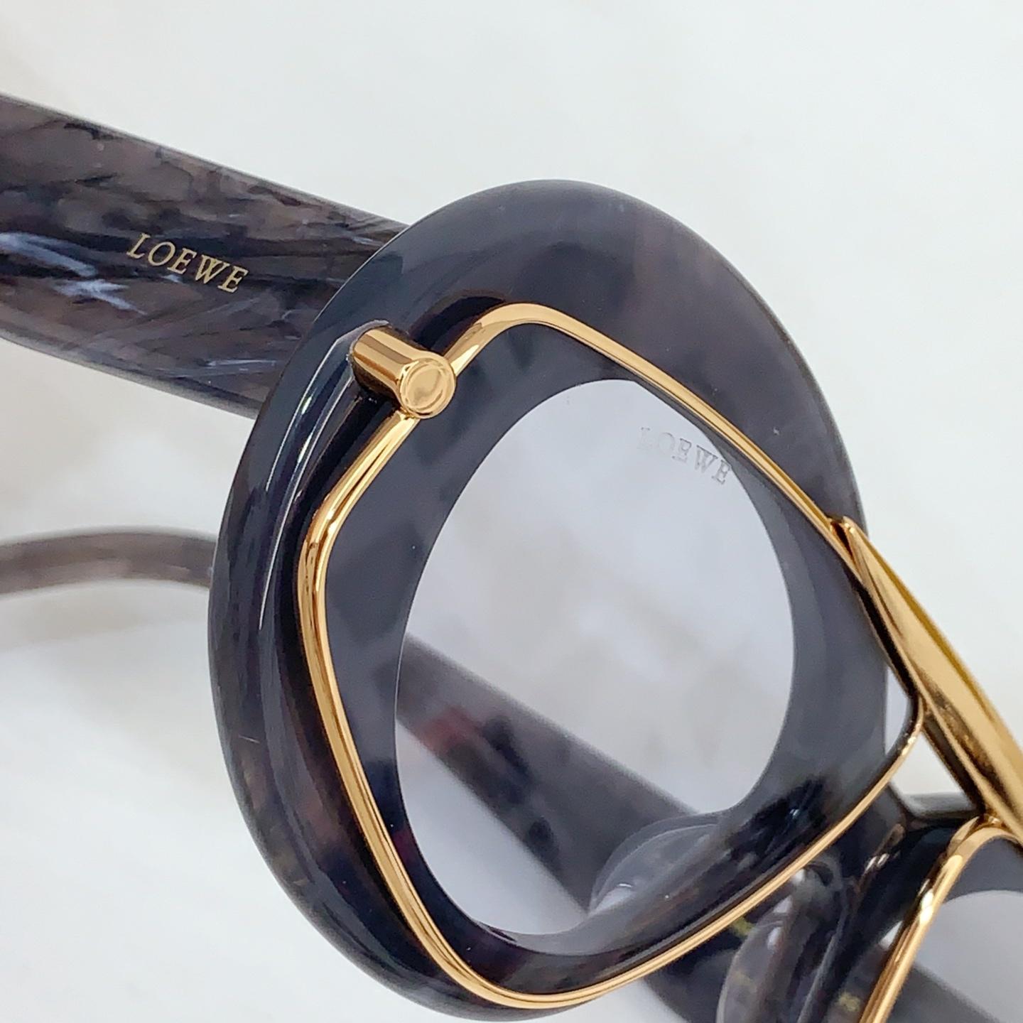 Loewe LW40120I Sunglasses   - DopestKickz