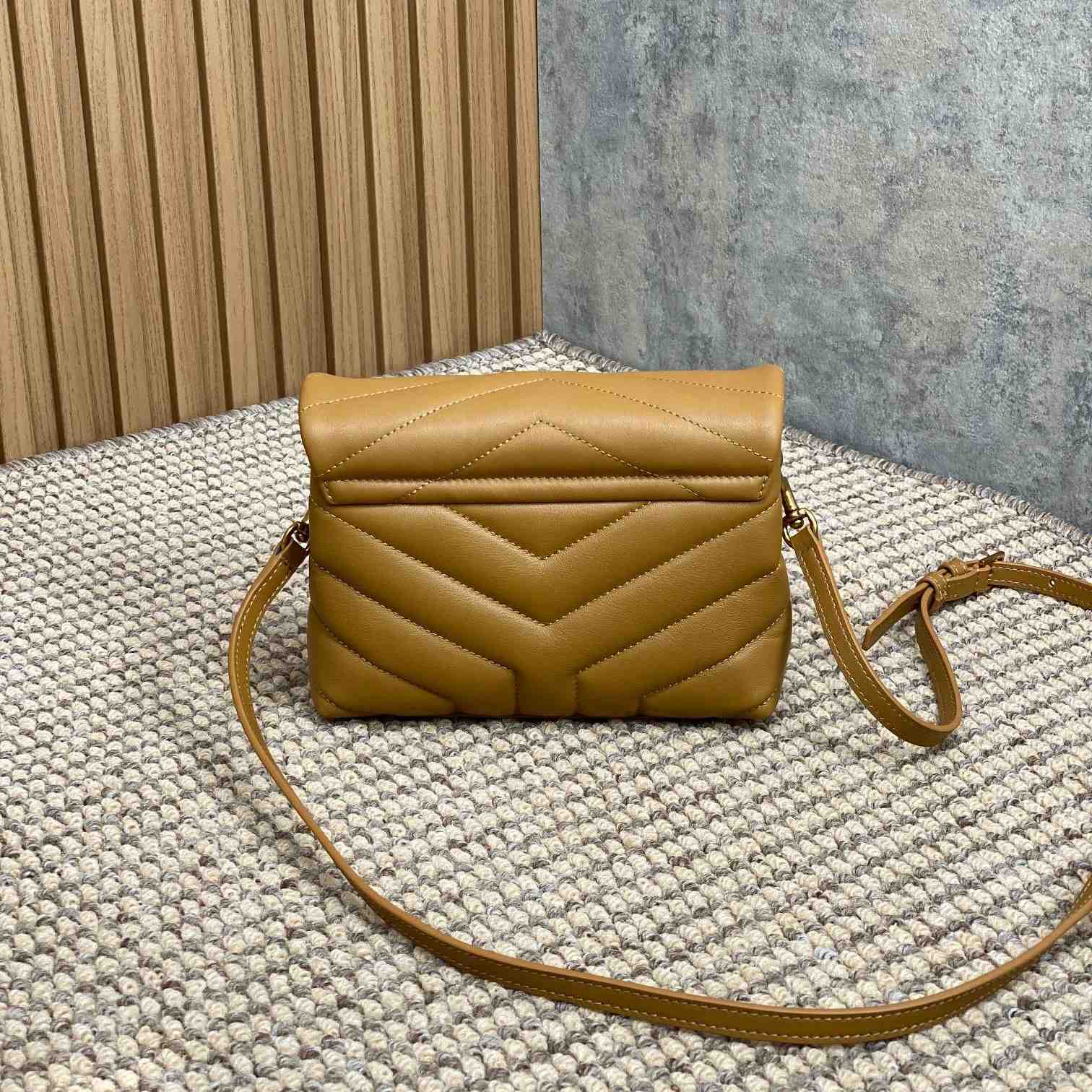 Saint Laurent Loulou Shoulder Bag   20x7x15cm - DopestKickz