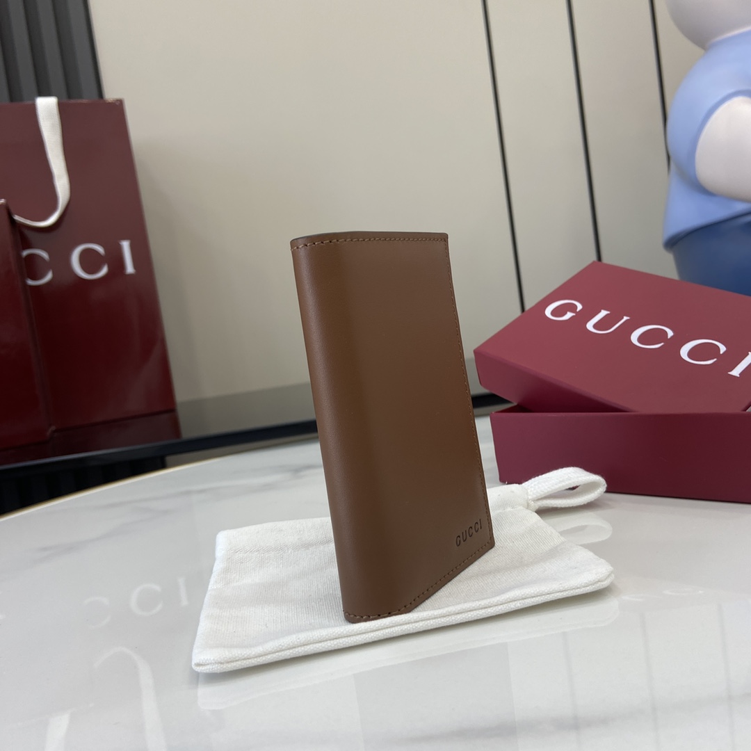 Gucci GG Emblem Bi-fold Embossed Card Case - DopestKickz