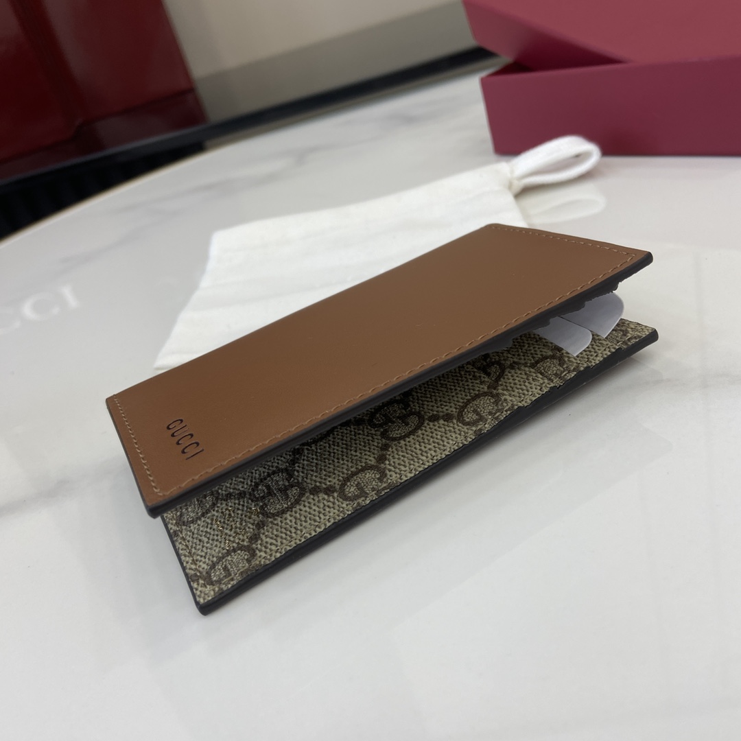 Gucci GG Emblem Bi-fold Embossed Card Case - DopestKickz