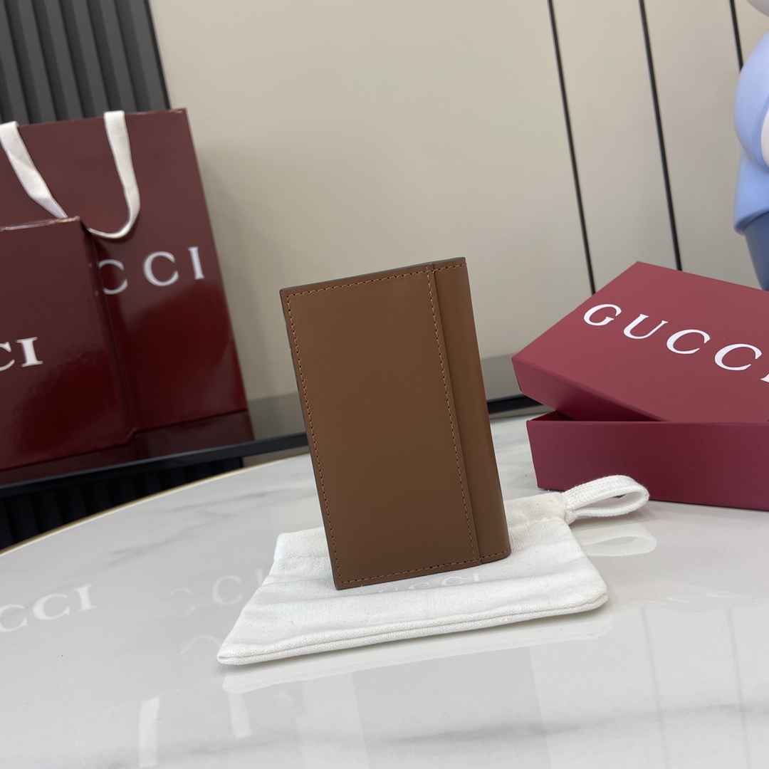 Gucci GG Emblem Bi-fold Embossed Card Case - DopestKickz