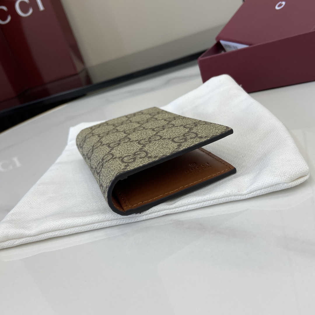 Gucci GG Emblem Bi-fold Card Case  - DopestKickz