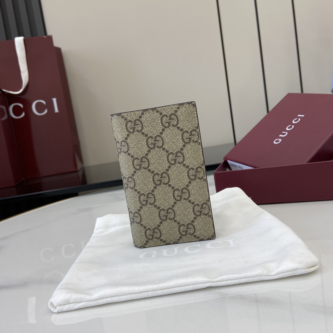 Gucci GG Emblem Bi-fold Card Case  - DopestKickz