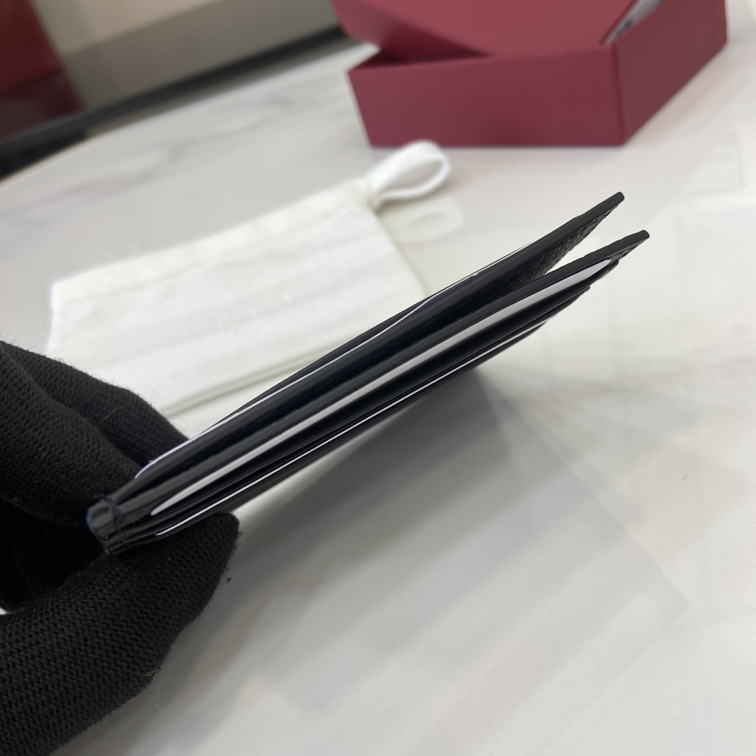 Gucci GG Emblem Embossed Card Case - DopestKickz