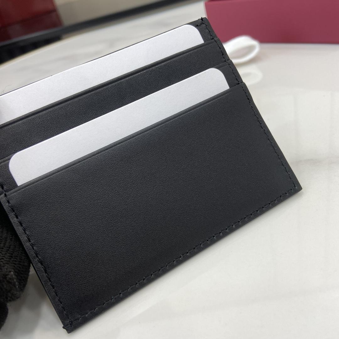 Gucci GG Emblem Embossed Card Case - DopestKickz