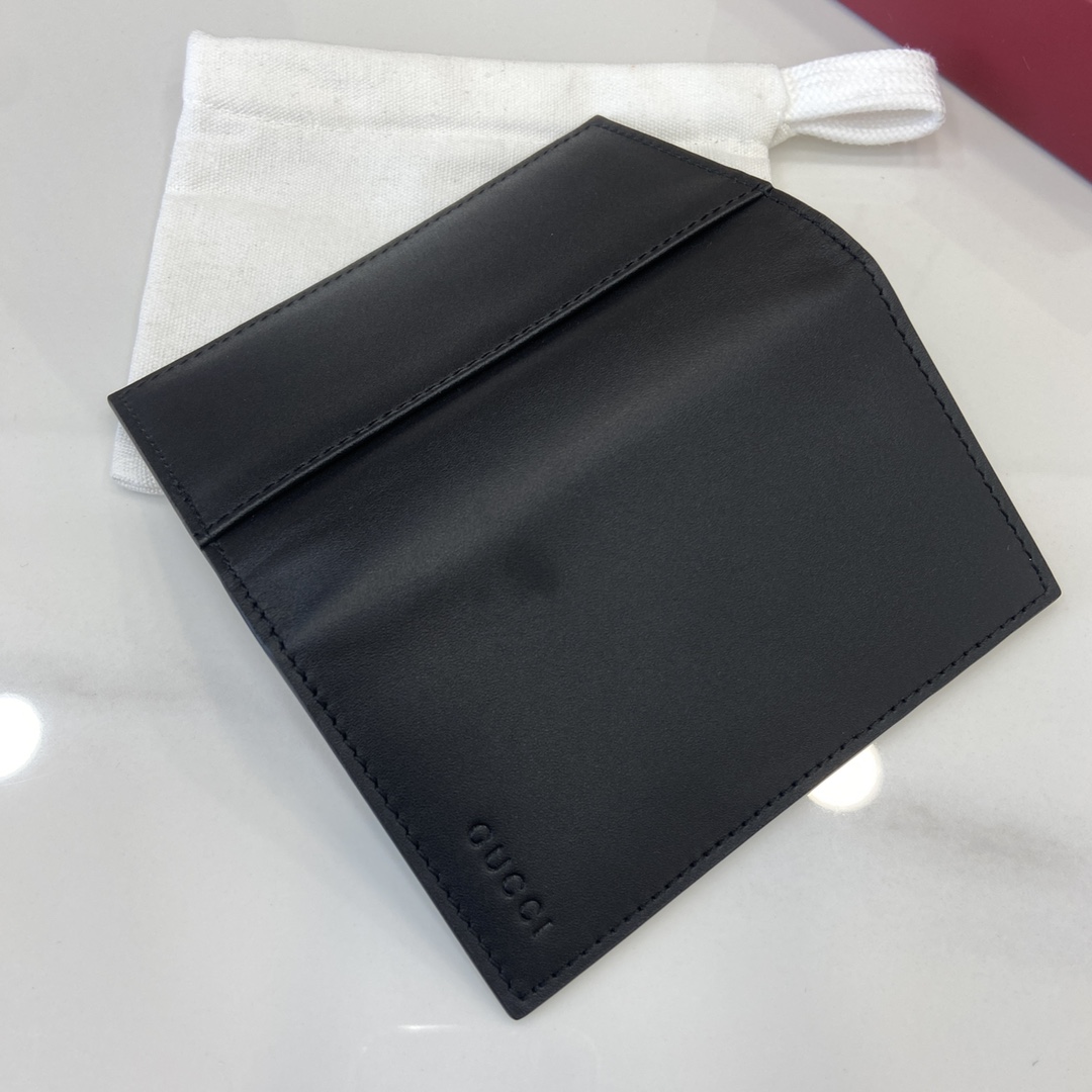 Gucci GG Emblem Bi-fold Embossed Card Case - DopestKickz