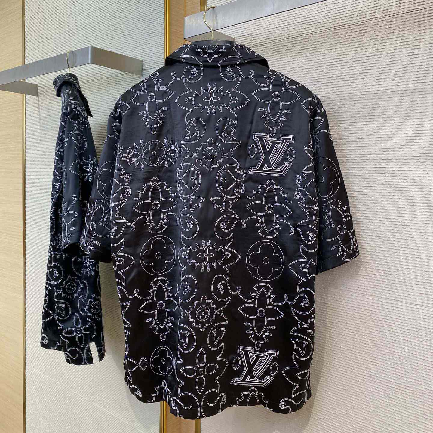 Louis Vuitton Printed Short-Sleeved Silk Shirt   1AFWS9 - DopestKickz