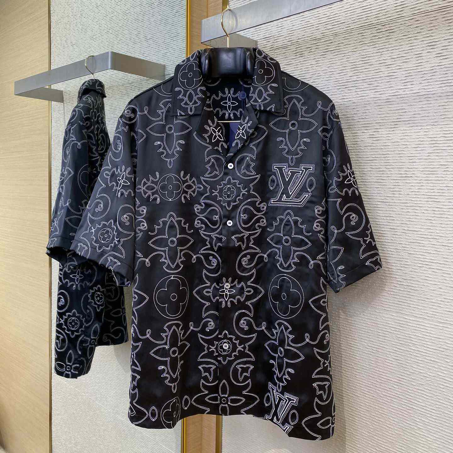 Louis Vuitton Printed Short-Sleeved Silk Shirt   1AFWS9 - DopestKickz