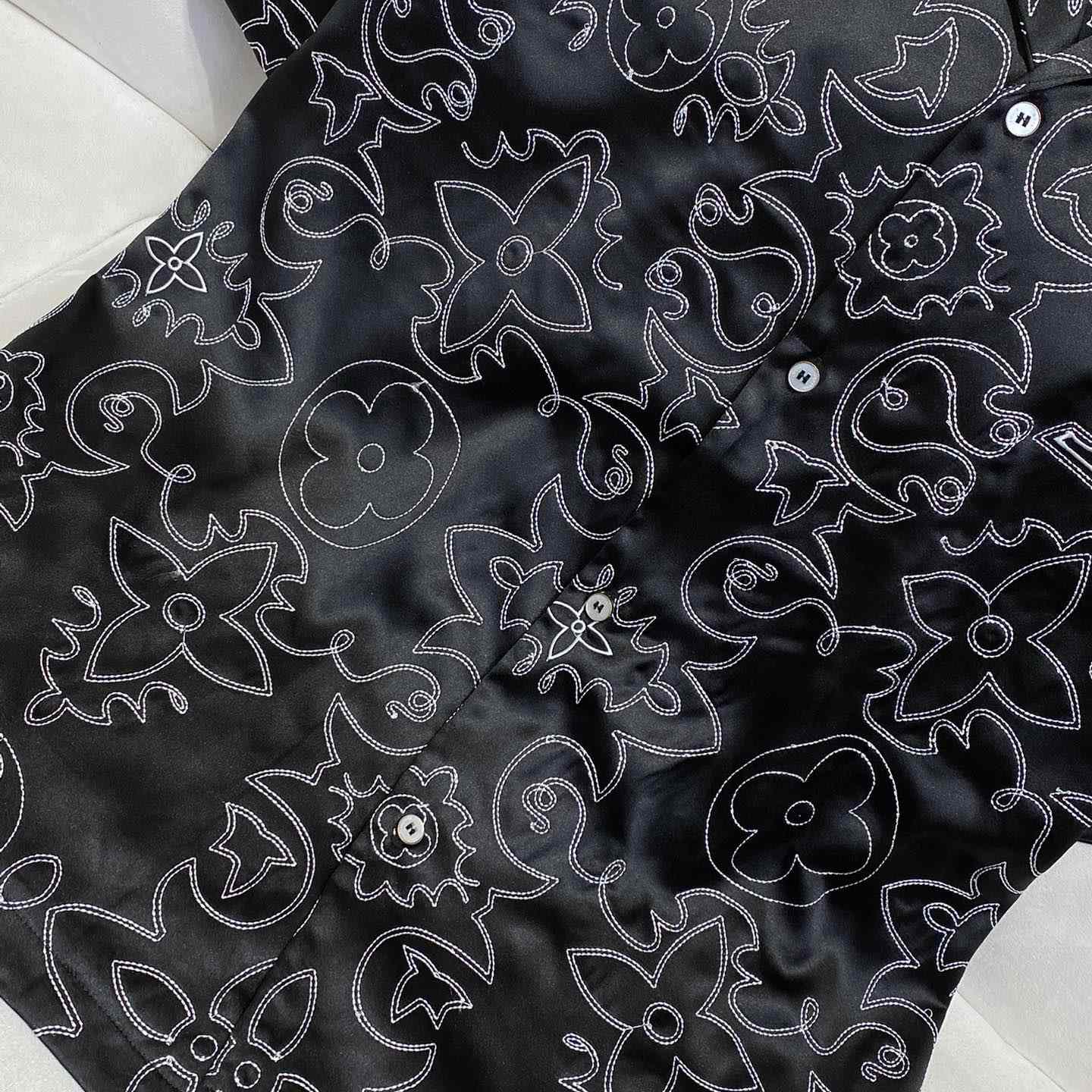 Louis Vuitton Printed Short-Sleeved Silk Shirt   1AFWS9 - DopestKickz