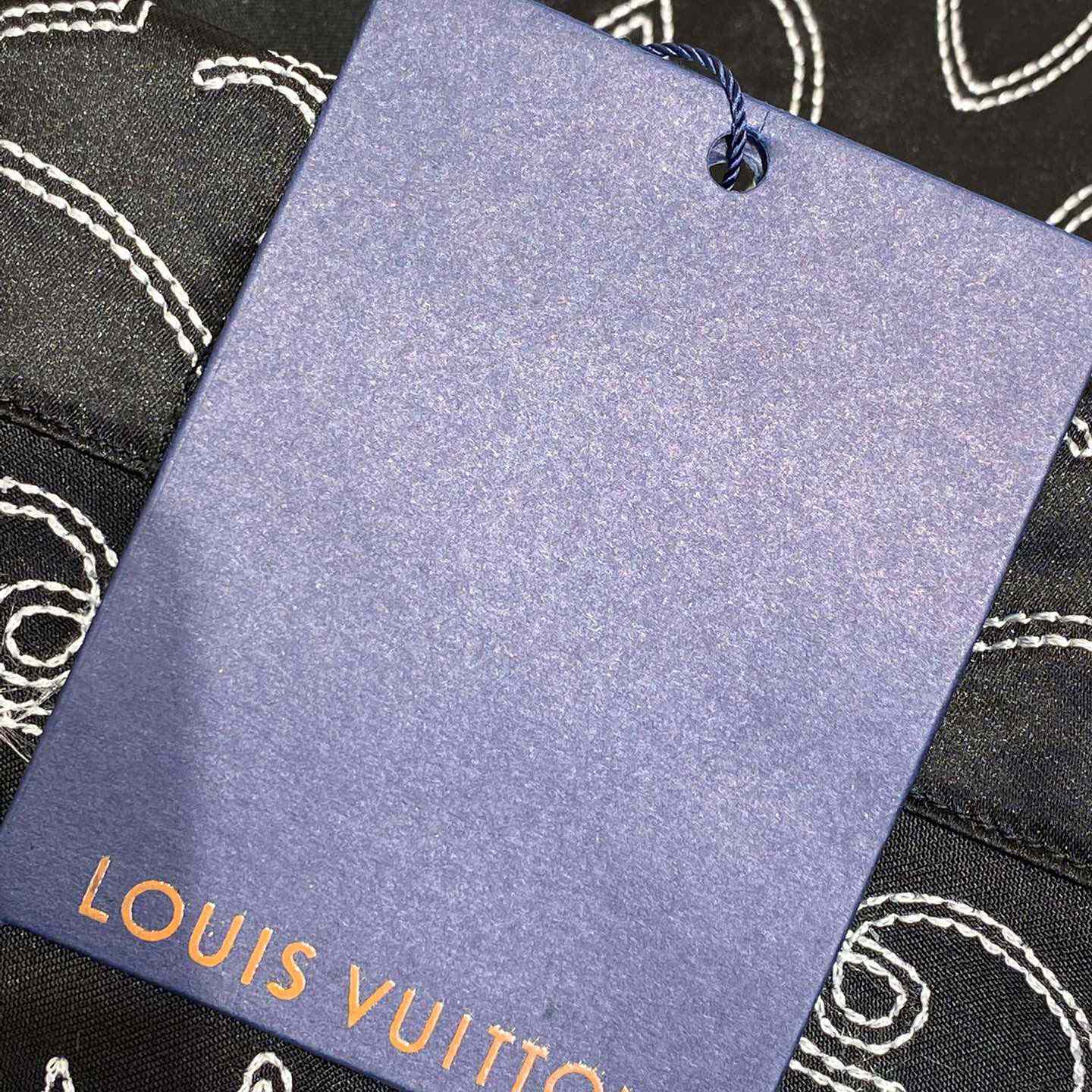 Louis Vuitton Printed Short-Sleeved Silk Shirt   1AFWS9 - DopestKickz