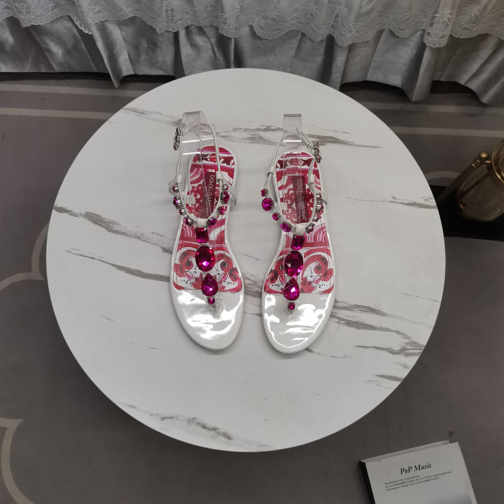 Dolce & Gabbana Patent Leather Thong Sandals - DopestKickz