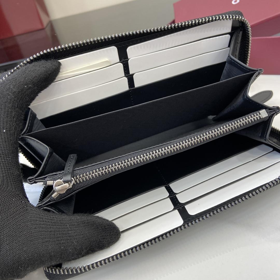 Gucci GG Emblem Around Wallet - DopestKickz