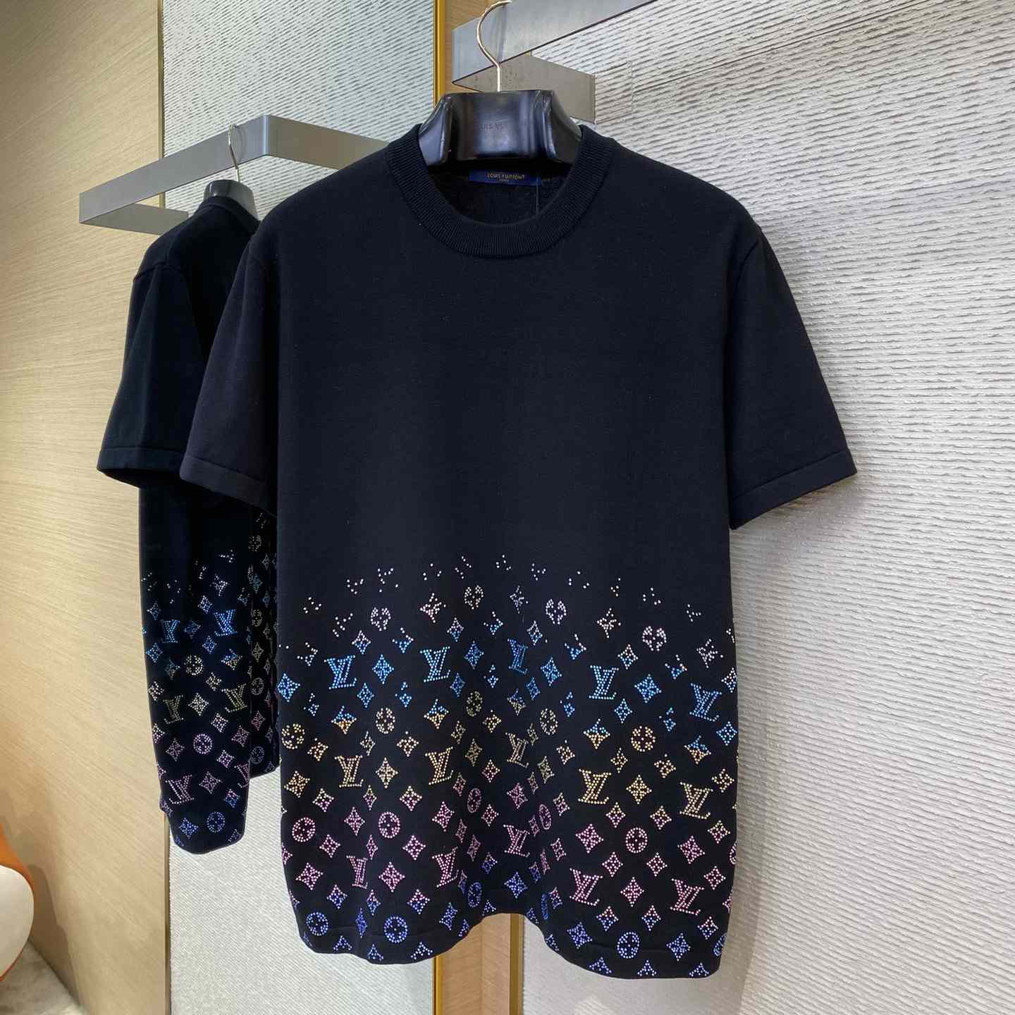 Louis Vuitton Monogram Gradient Embellished Short-Sleeved Crewneck  1AGTLL - DopestKickz