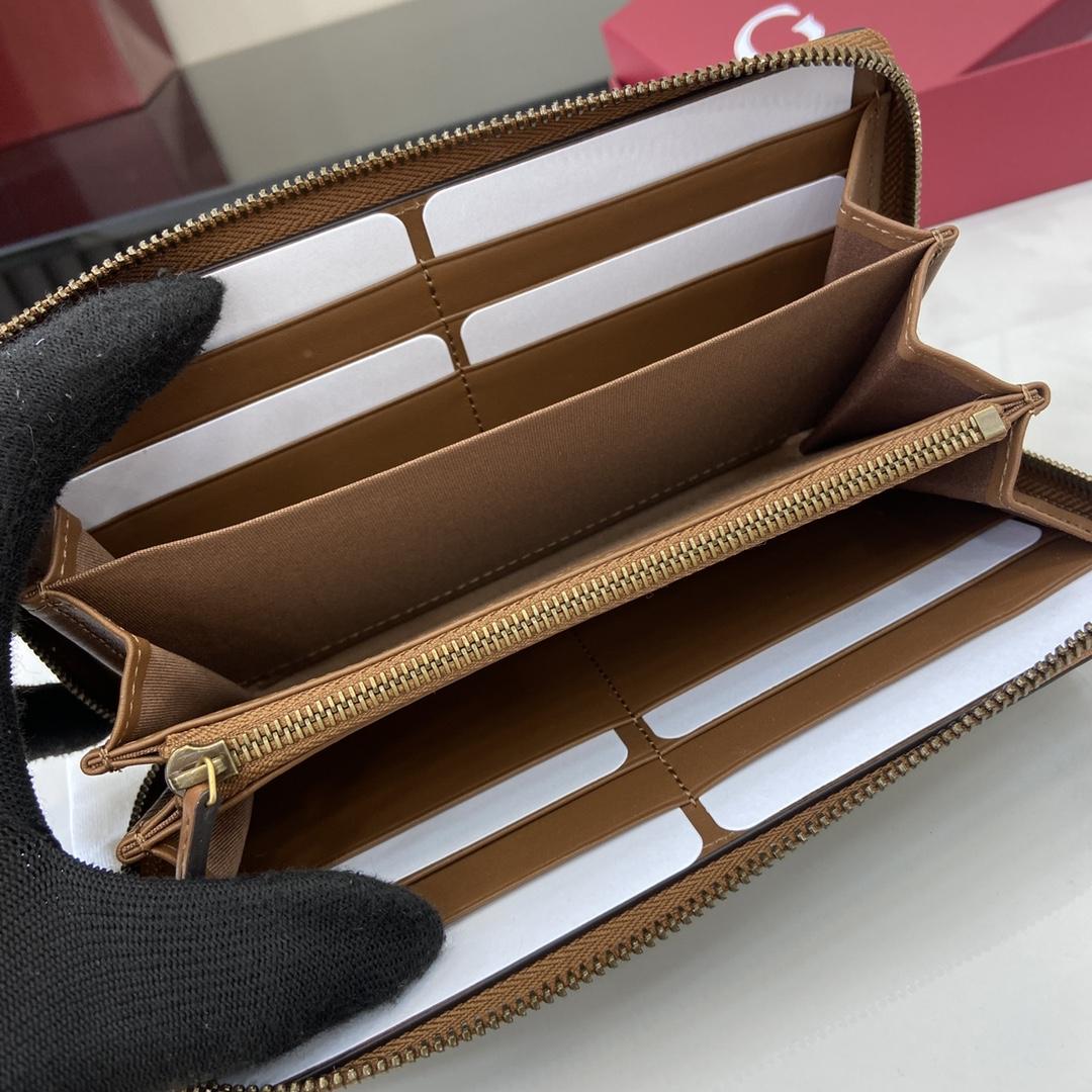 Gucci GG Emblem Around Wallet - DopestKickz