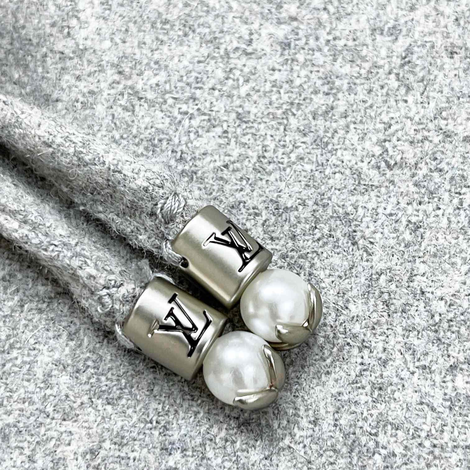 Louis Vuitton Tailored Technical Wool Hooded Blouson     1AFYBT - DopestKickz