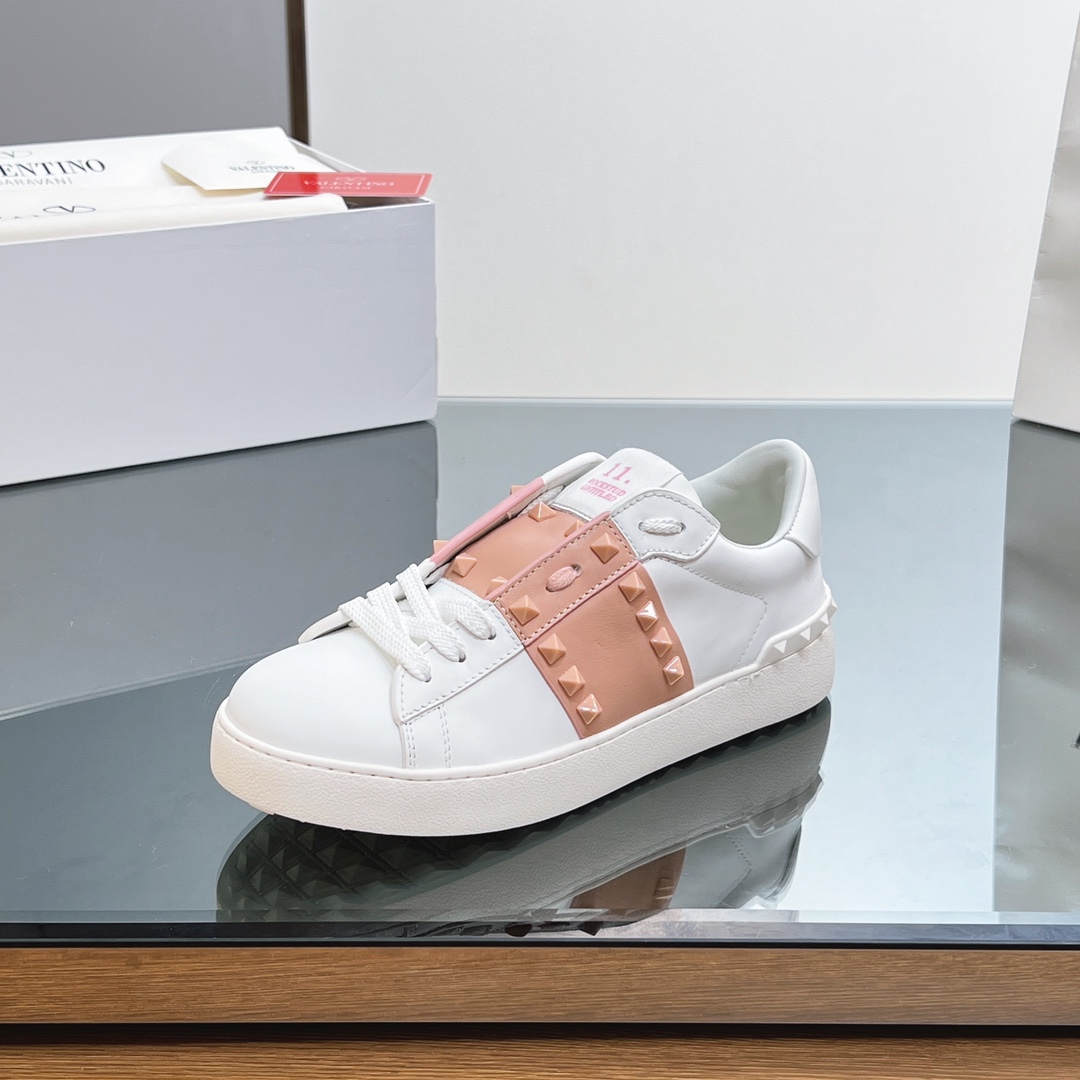 Valenti Rockstud Untitled Sneakers - DopestKickz