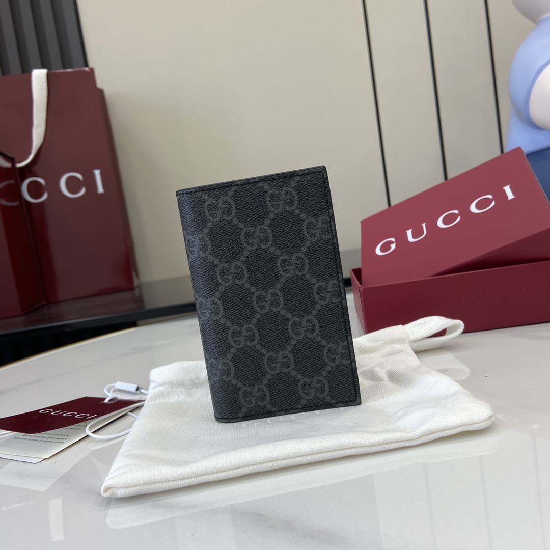 Gucci GG Emblem Bi-fold Card Case  - DopestKickz