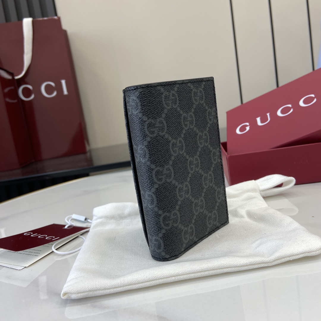 Gucci GG Emblem Bi-fold Card Case  - DopestKickz