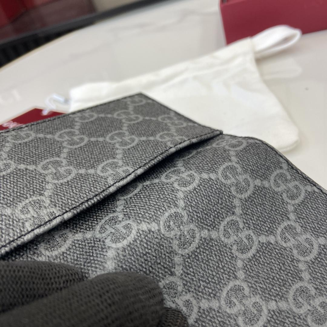 Gucci GG Emblem Bi-fold Card Case  - DopestKickz