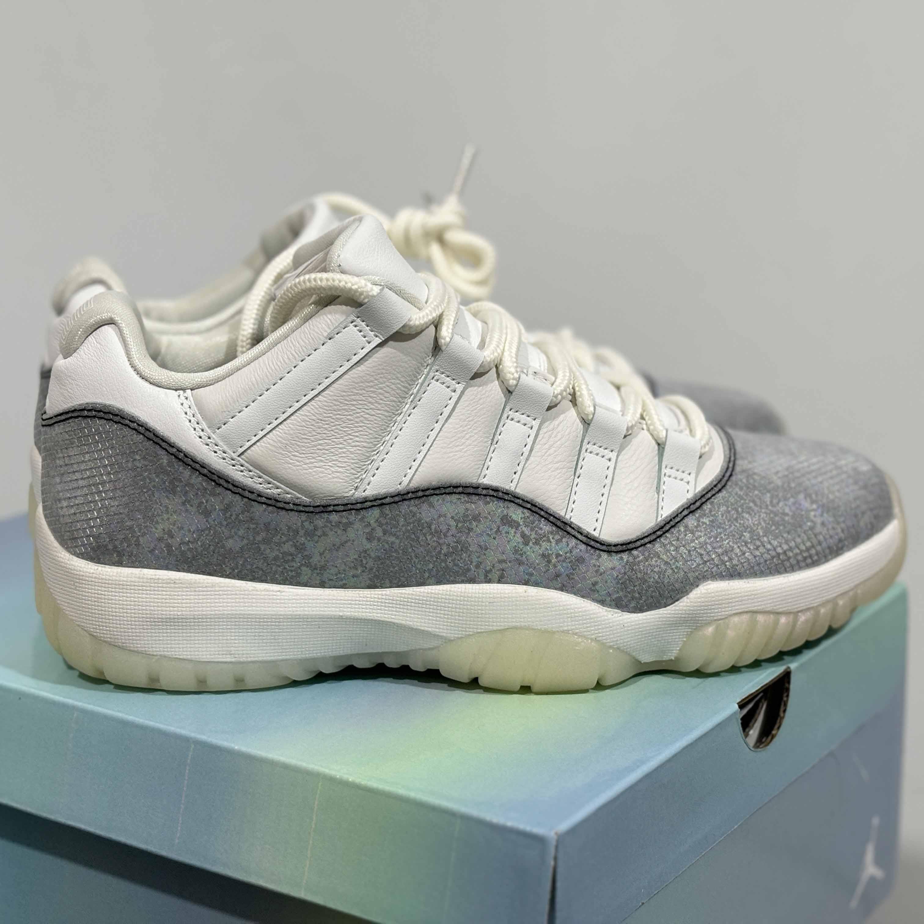 Air Jordan 11 Low Sneaker   HQ7000-001 - DopestKickz