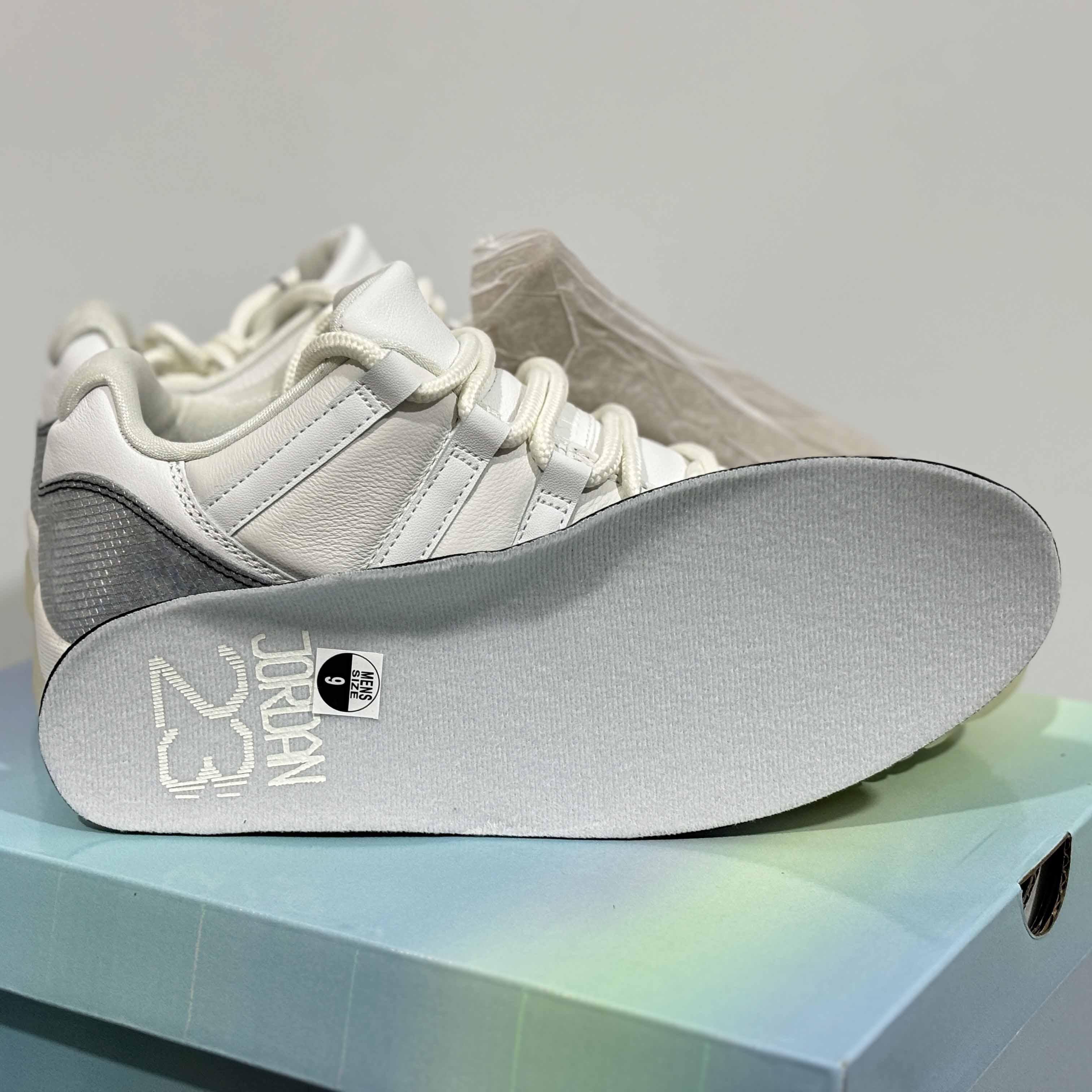 Air Jordan 11 Low Sneaker   HQ7000-001 - DopestKickz