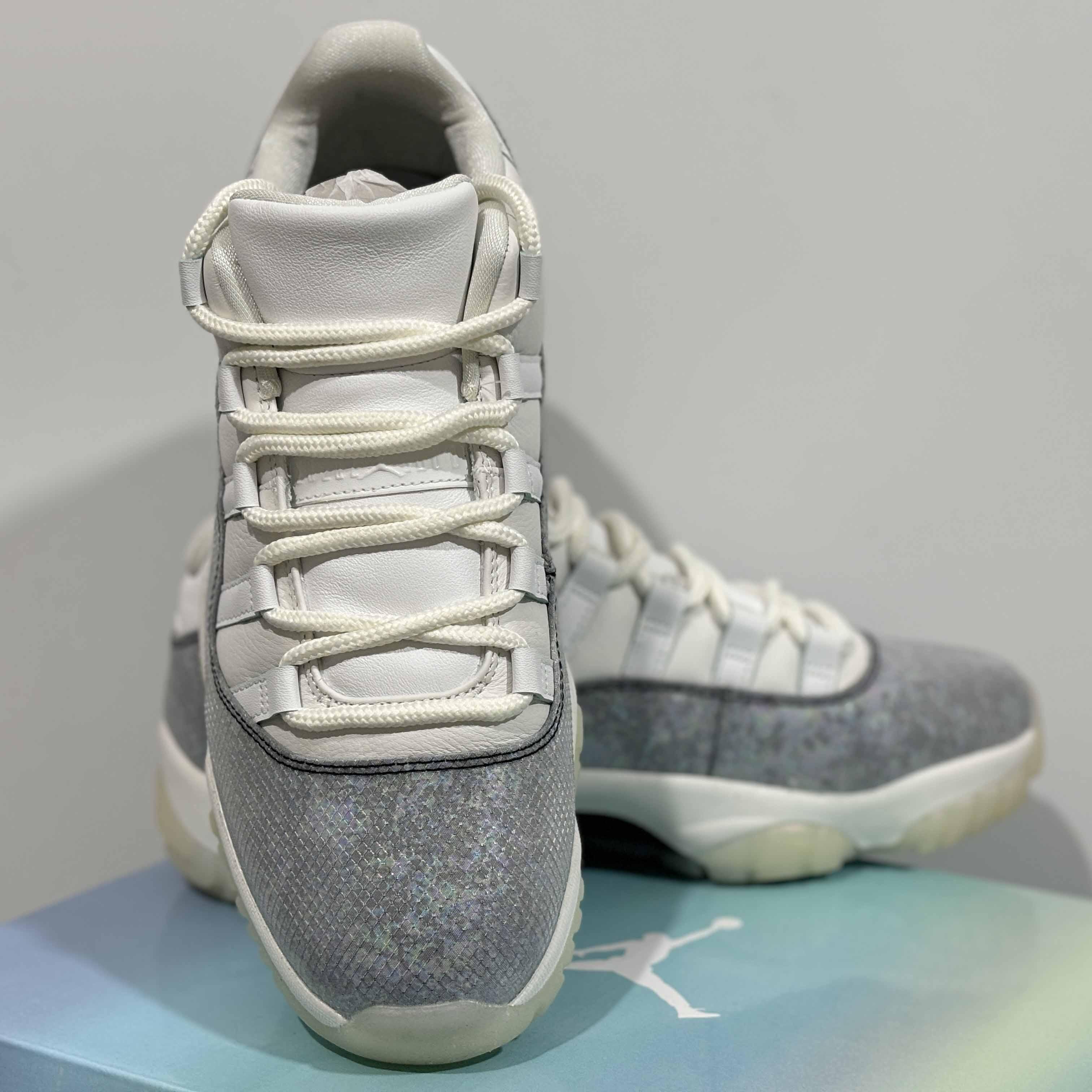 Air Jordan 11 Low Sneaker   HQ7000-001 - DopestKickz