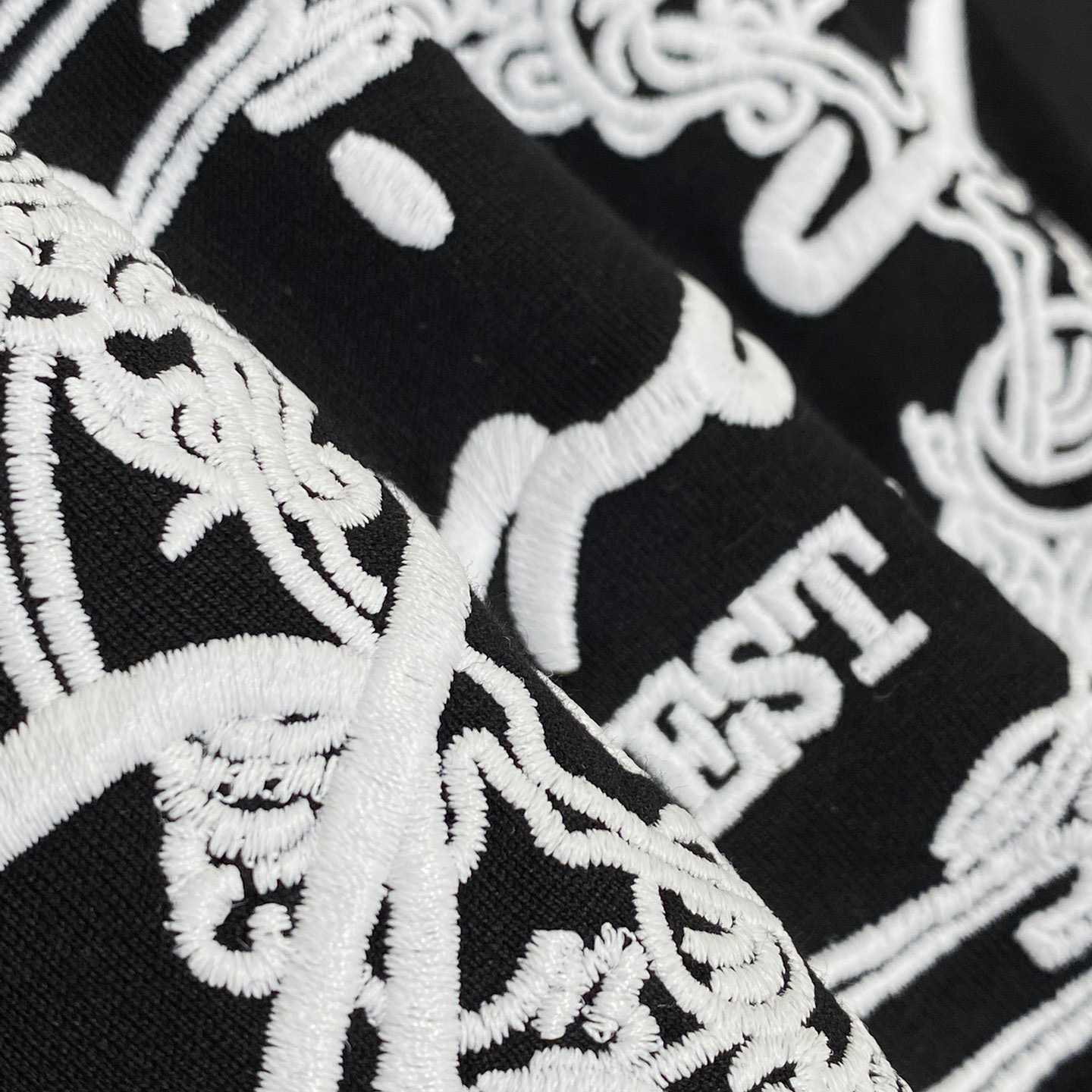 Givenchy T-shirt In Cotton With GIVENCHY Medallion - DopestKickz