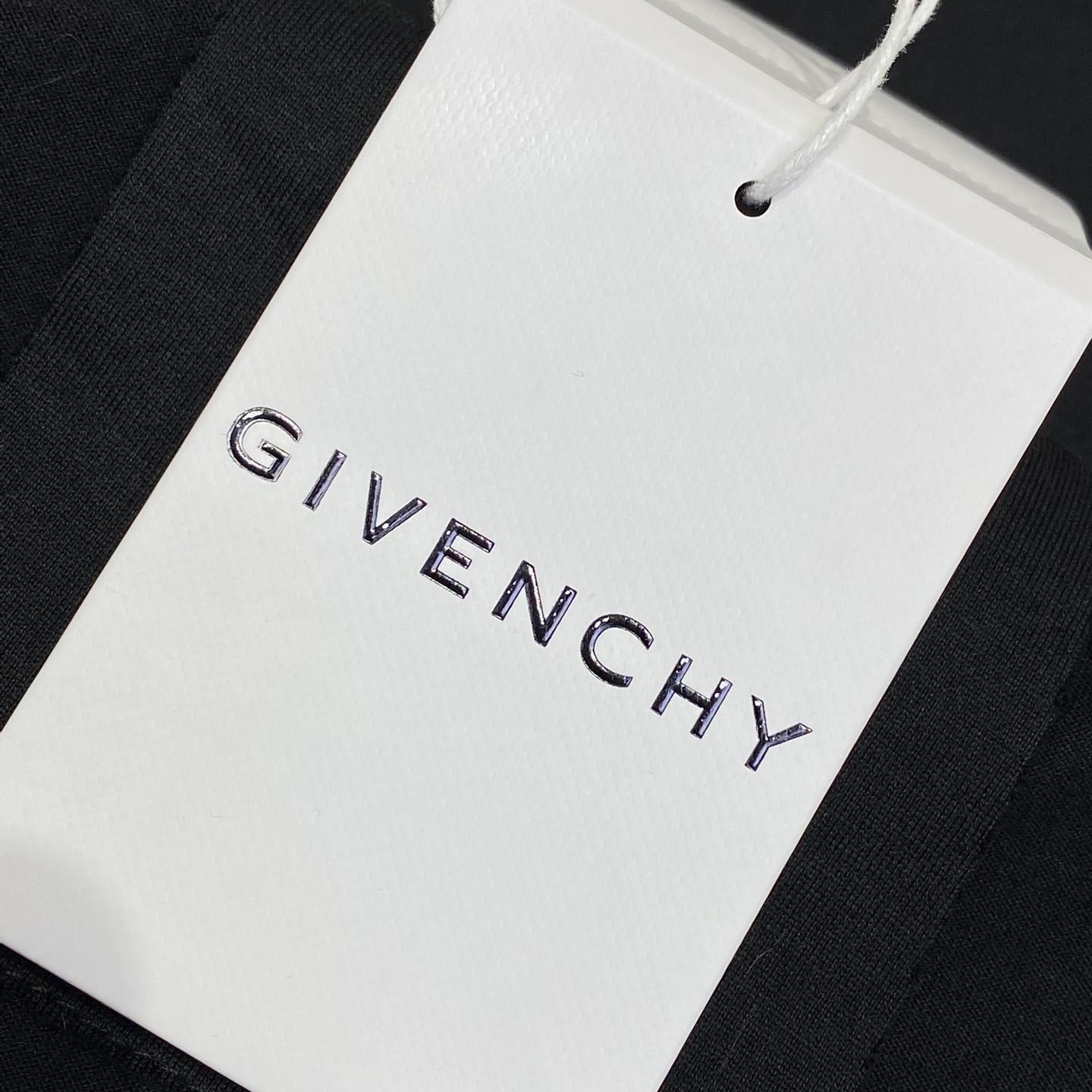 Givenchy T-shirt In Cotton With GIVENCHY Medallion - DopestKickz
